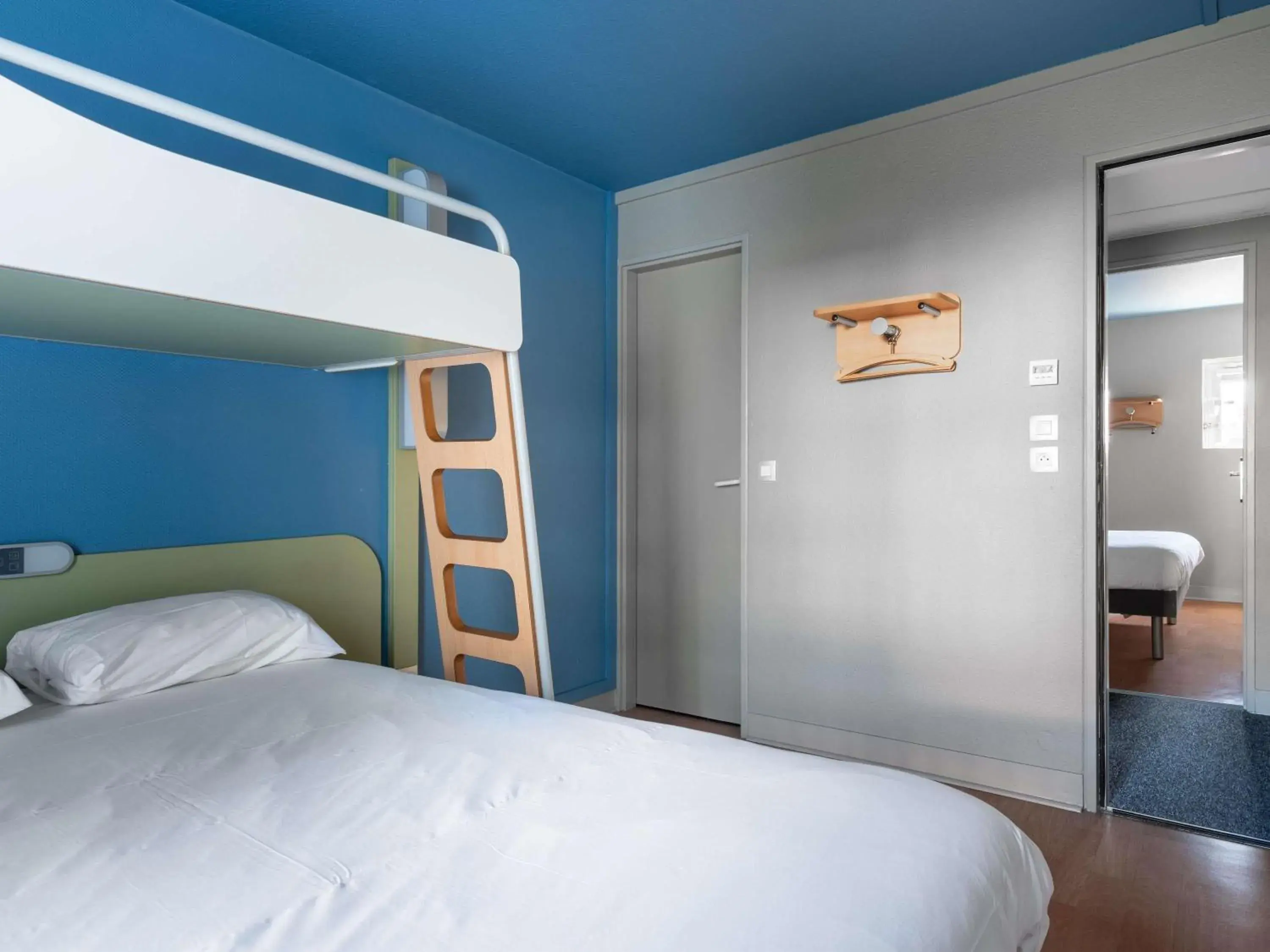 Family Room in ibis budget Caen Hérouville Family Room in ibis budget Caen Hérouville