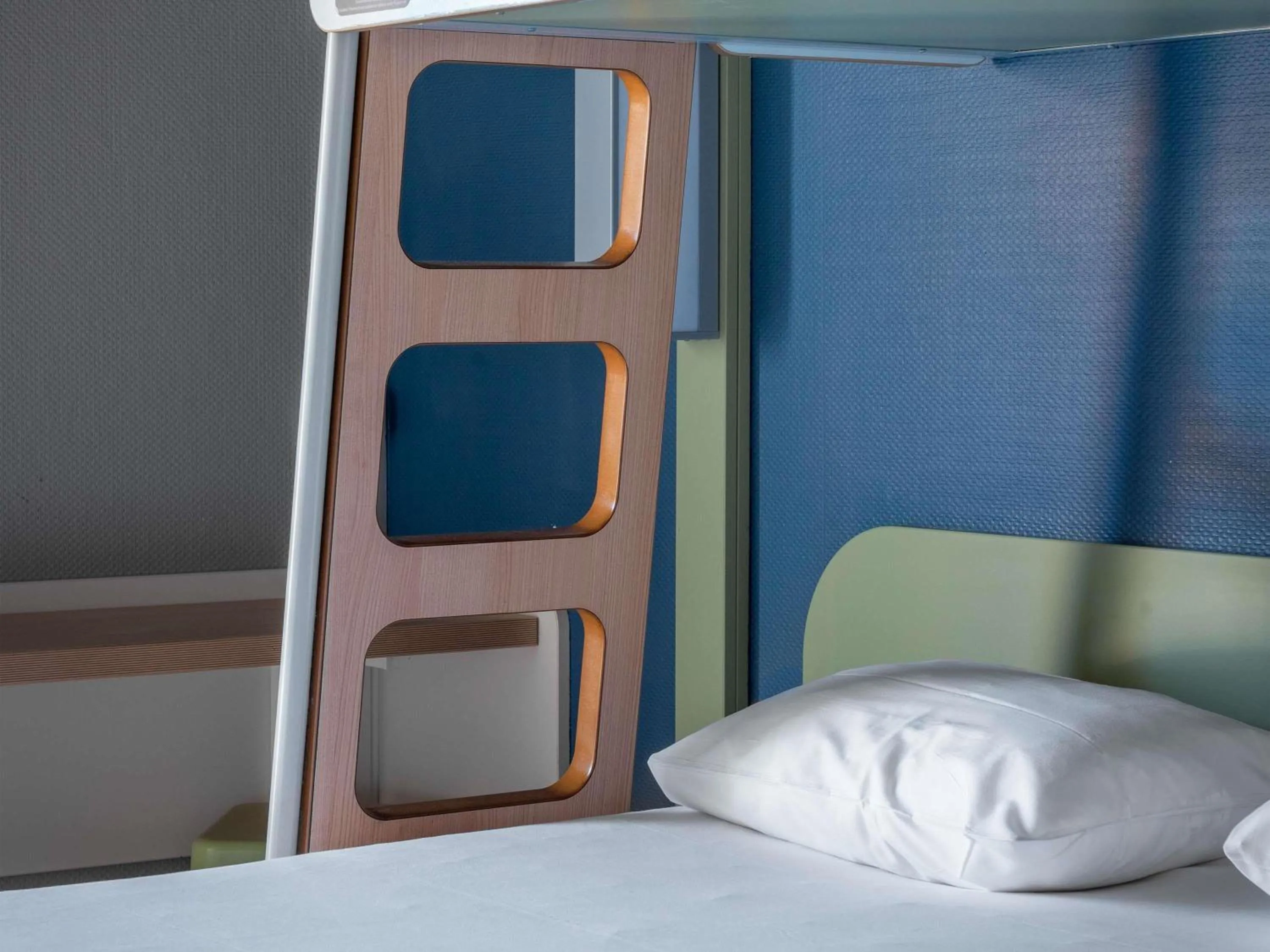 Bedroom, Bed in ibis budget Caen Hérouville