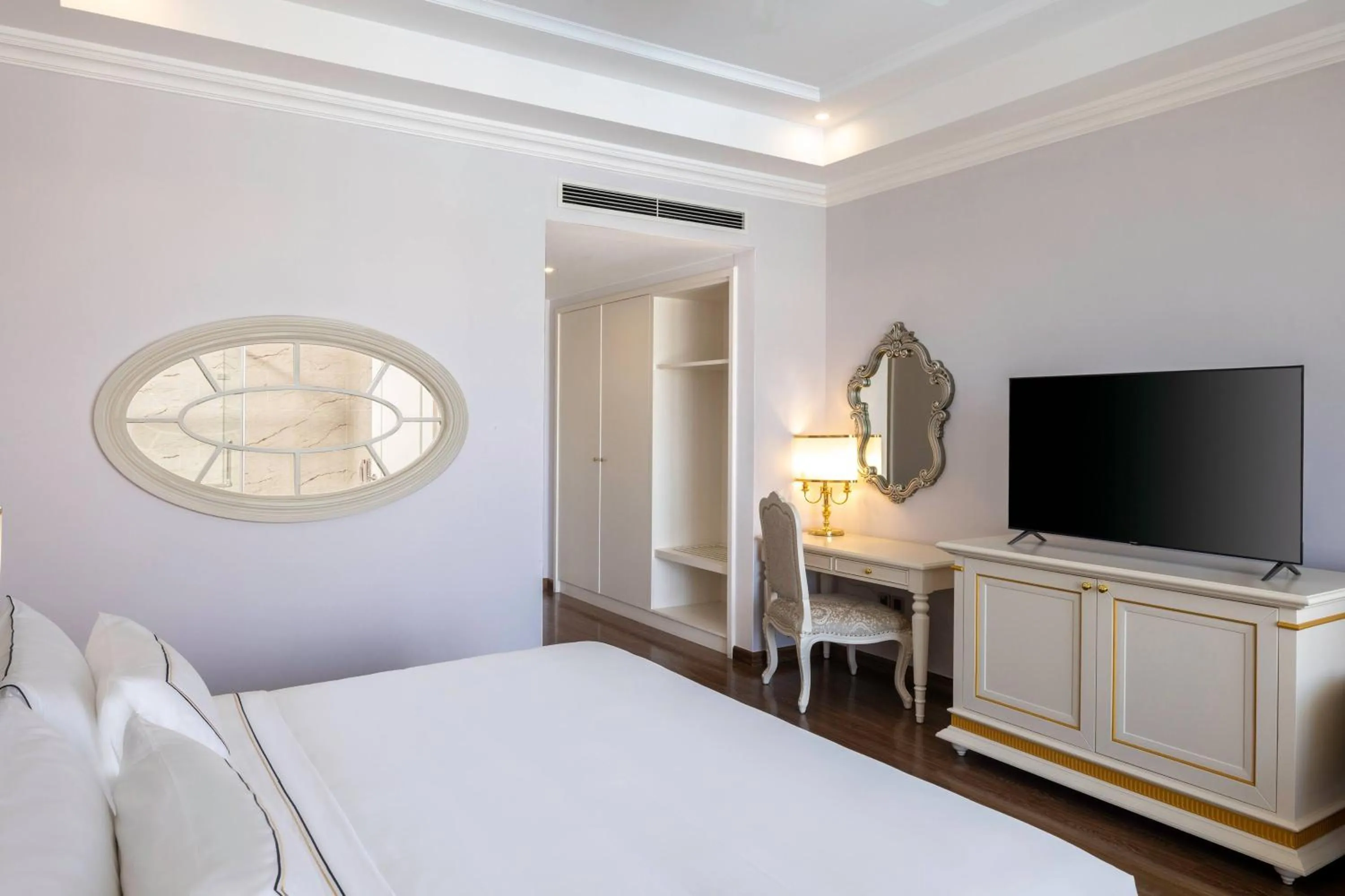 Property building, Bed in Meliá Vinpearl Hai Phong Rivera