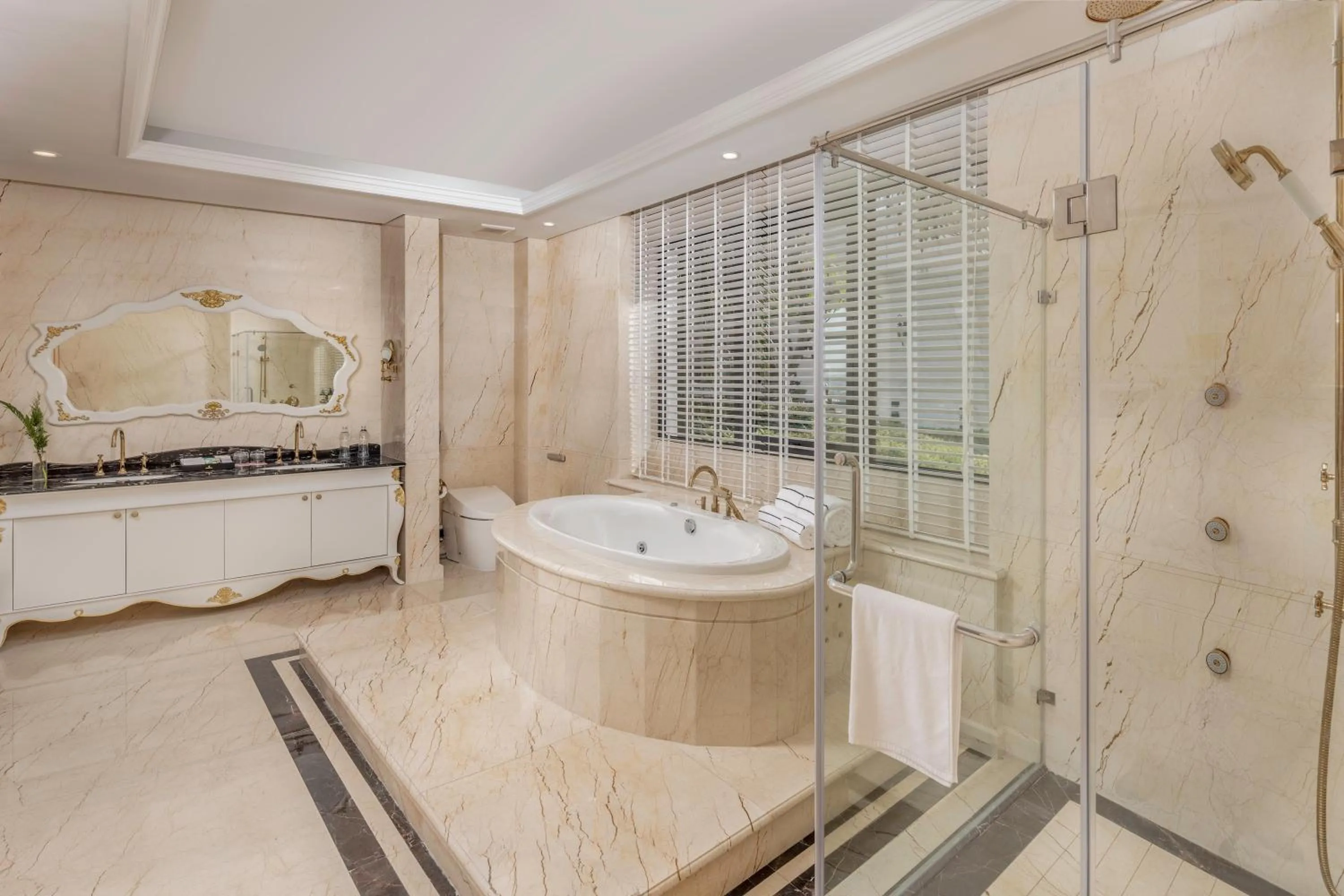 Shower in Meliá Vinpearl Hai Phong Rivera