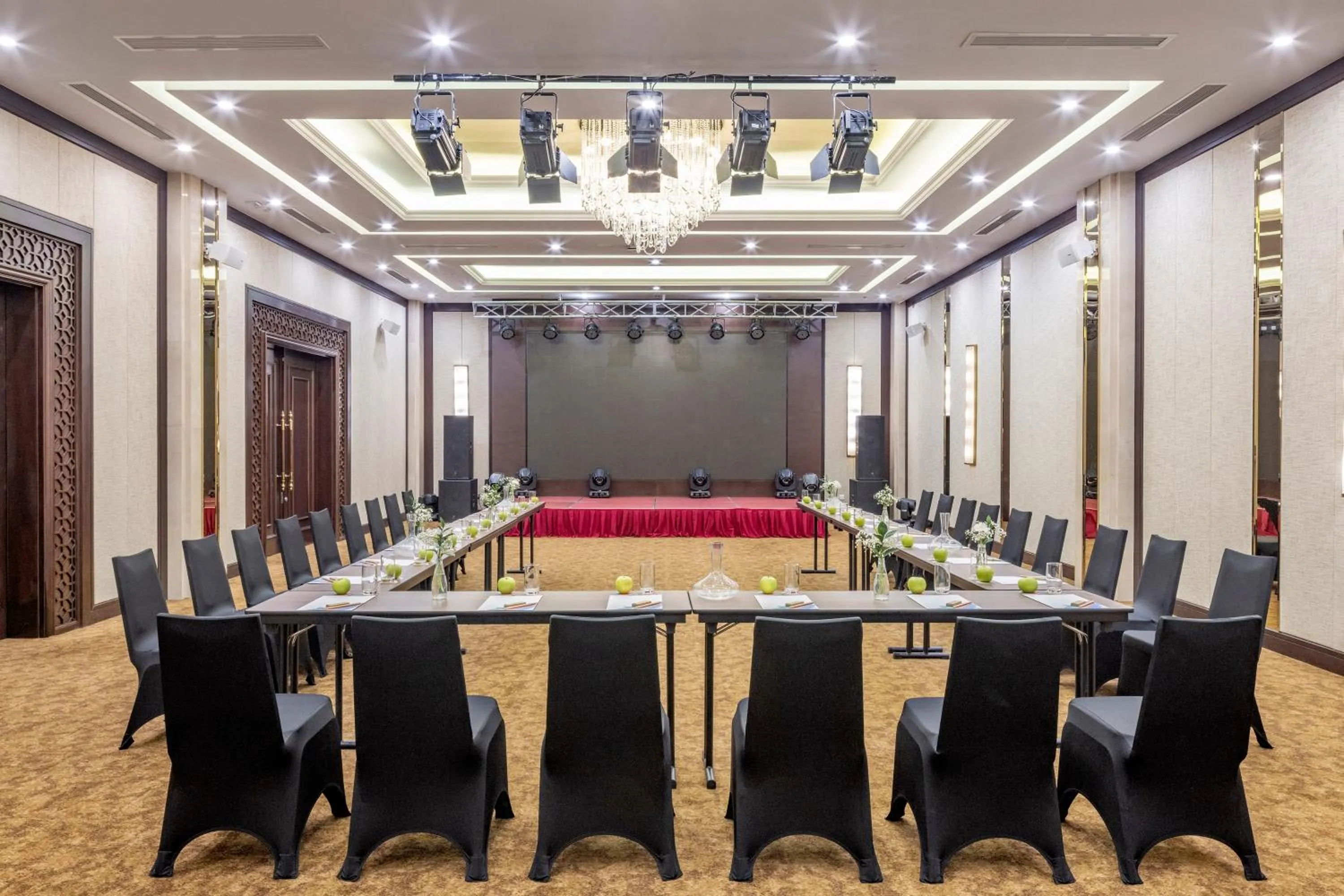 Business facilities in Meliá Vinpearl Hai Phong Rivera