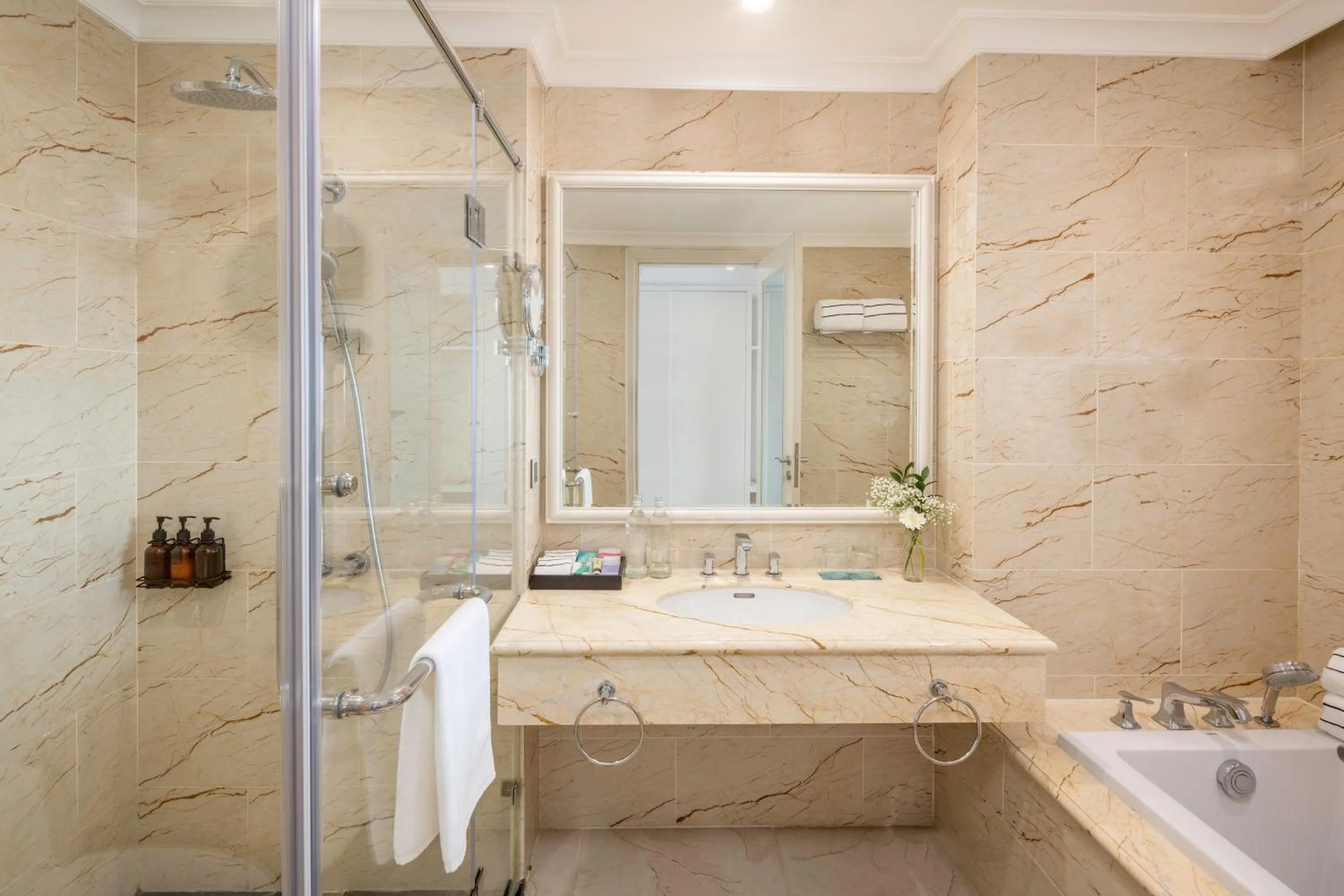 Shower in Meliá Vinpearl Hai Phong Rivera