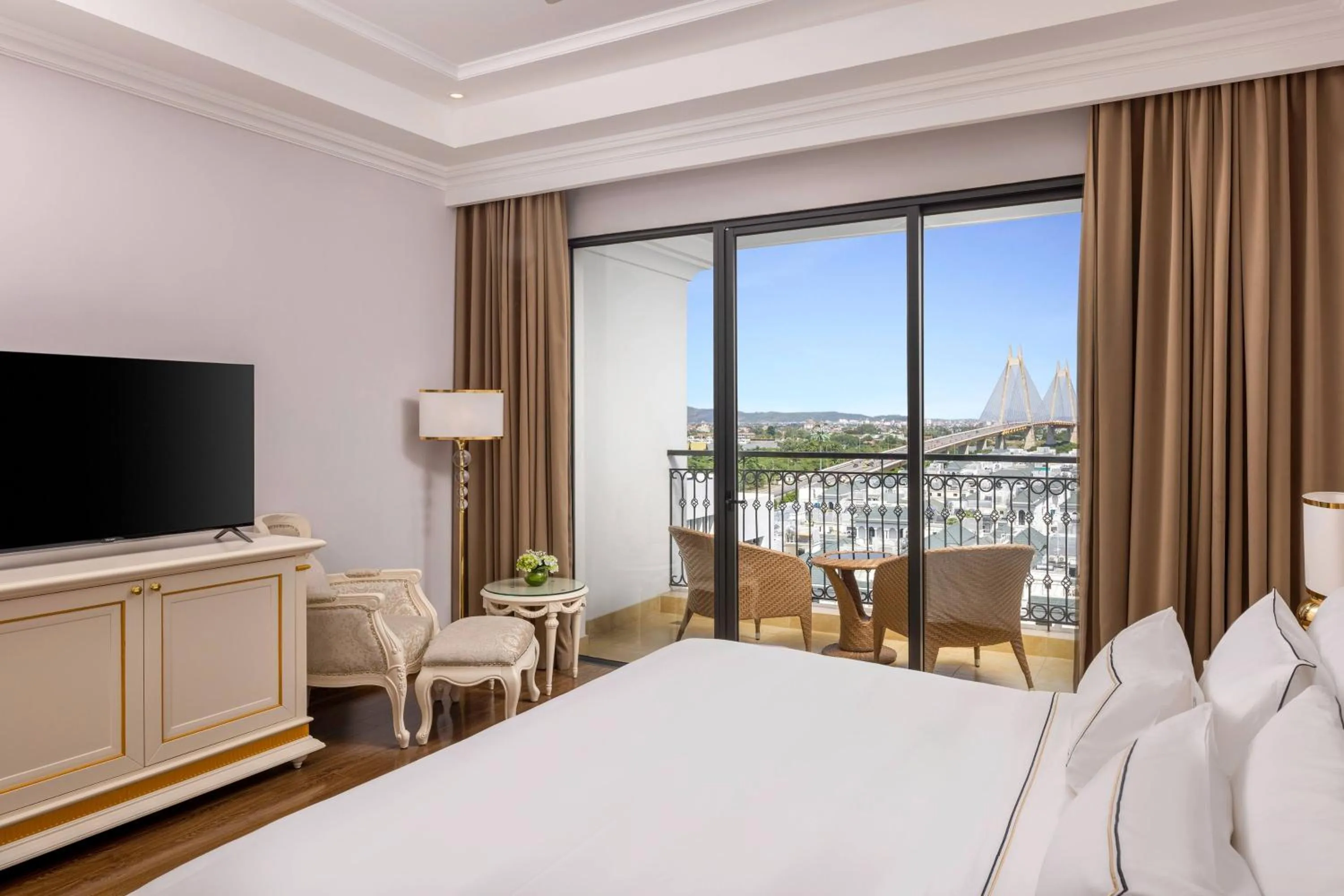 Bedroom, Bed in Meliá Vinpearl Hai Phong Rivera