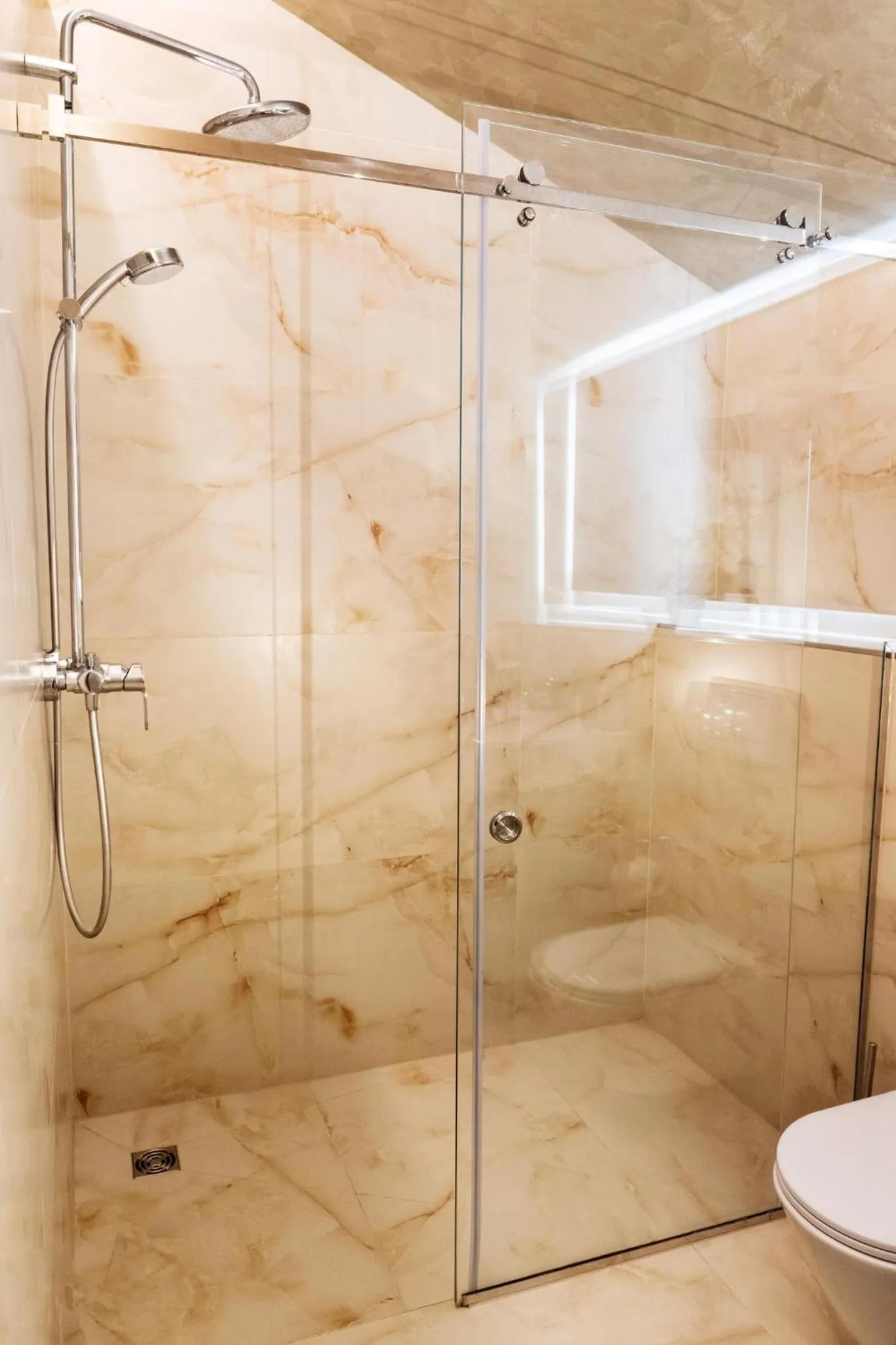 Shower in Boutique Hotel OchSen Self-Check-In