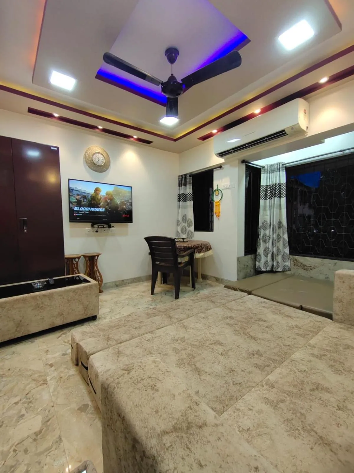 Cozy Furnished Apartment One Block From The Ocean
