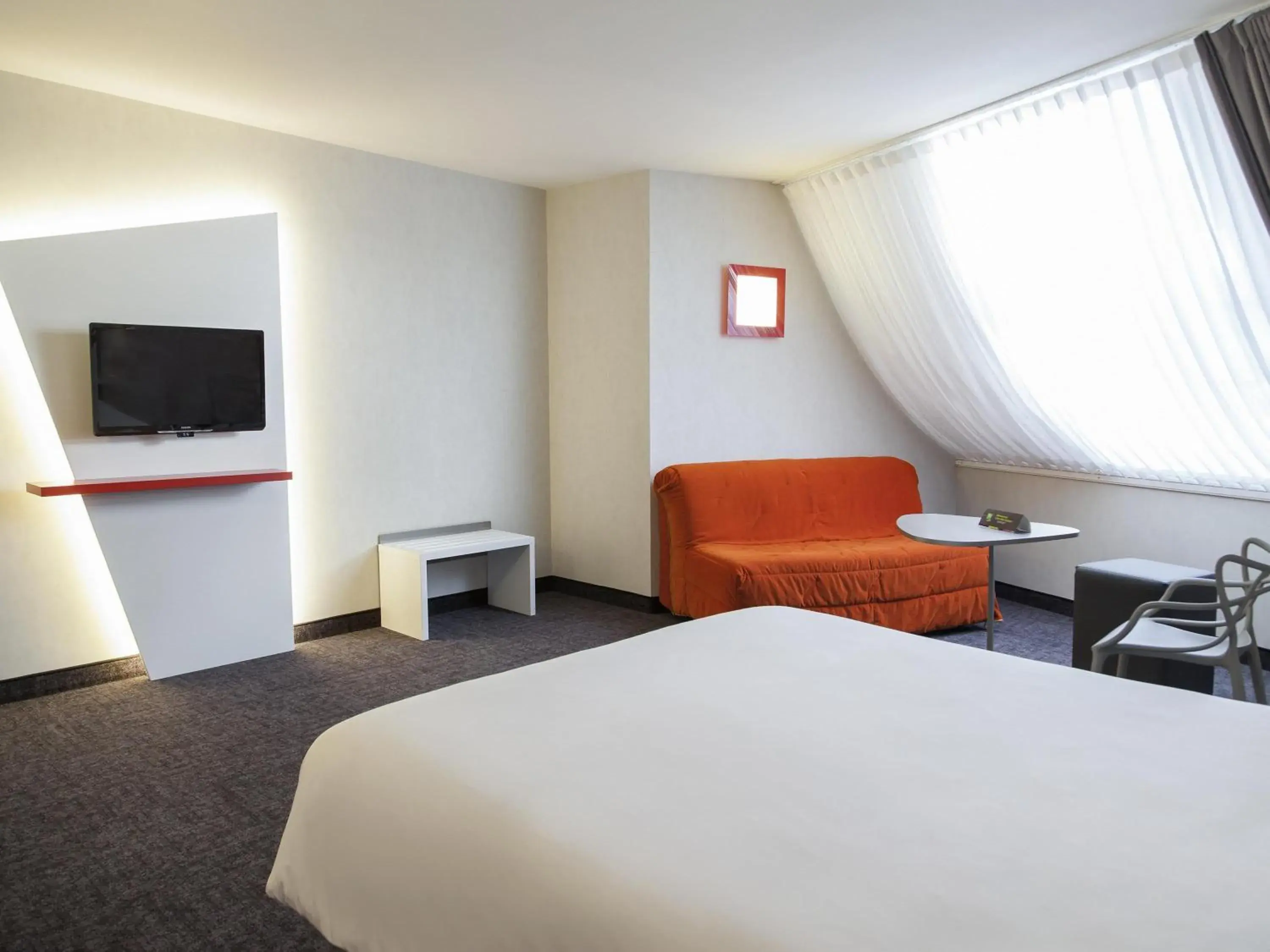 Standard Double Room with Sofa Bed in ibis Styles Poitiers Centre Standard Double Room with Sofa Bed in ibis Styles Poitiers Centre