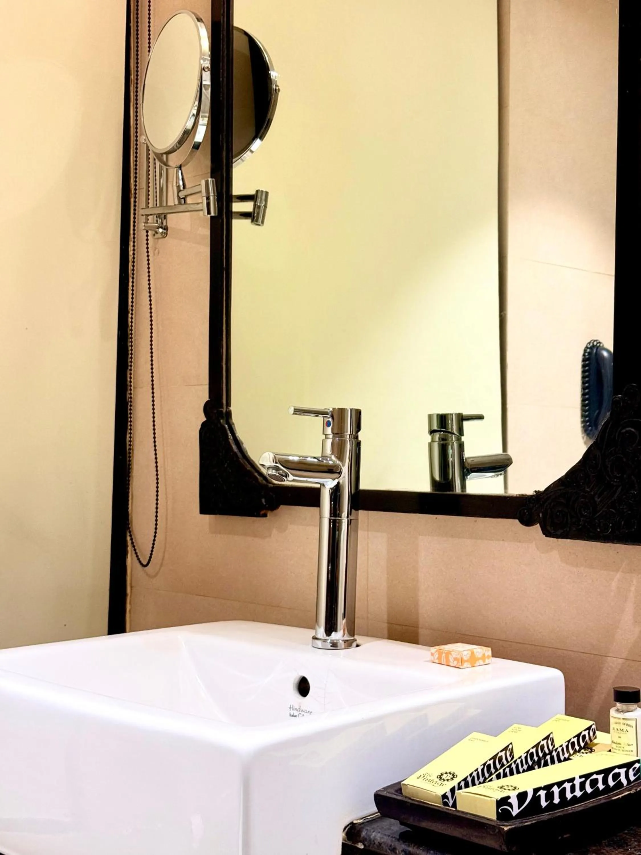 Bathroom, Bed in The Vintage Gulmarg