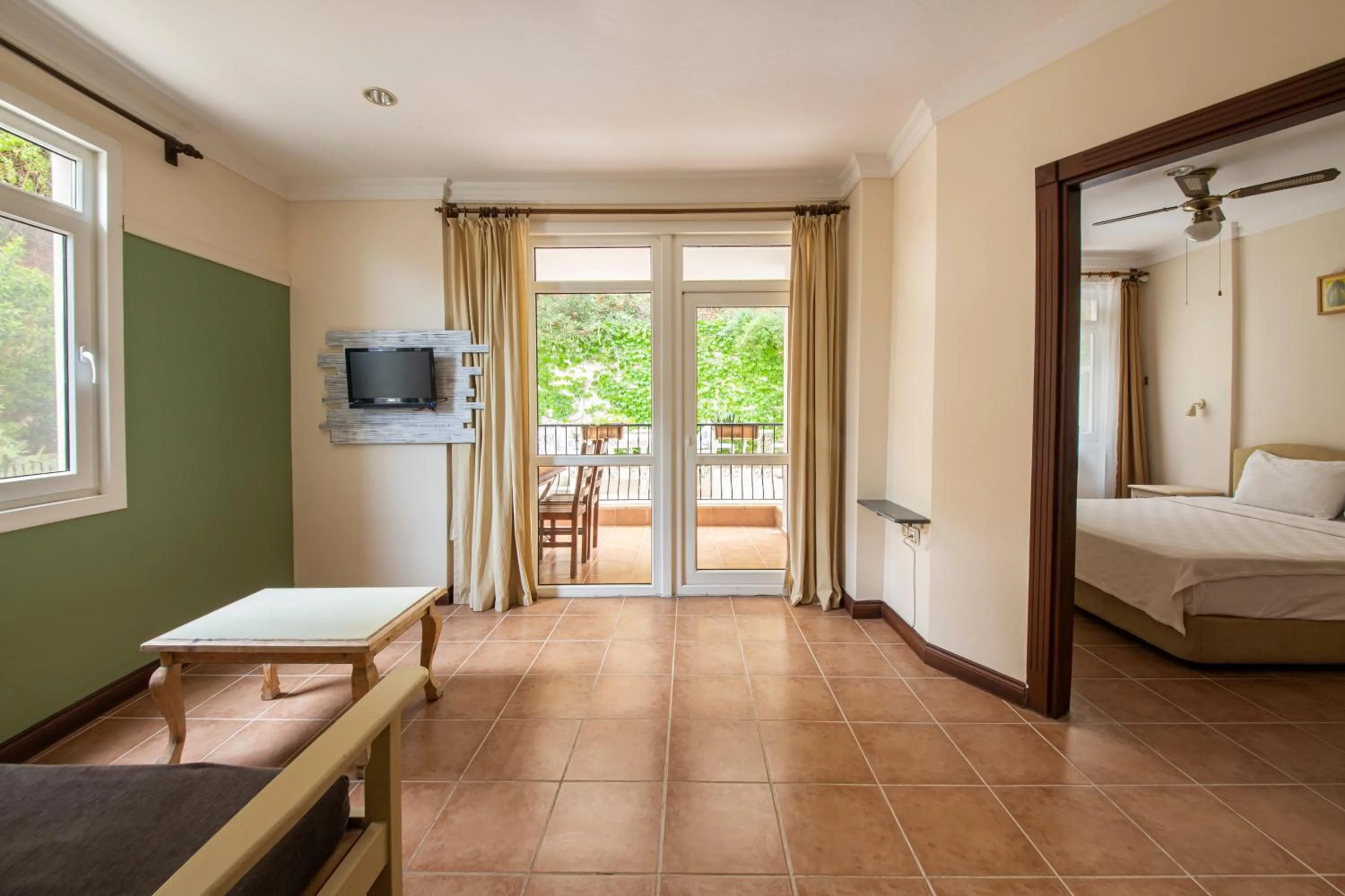 Bed in Lantana Aparts