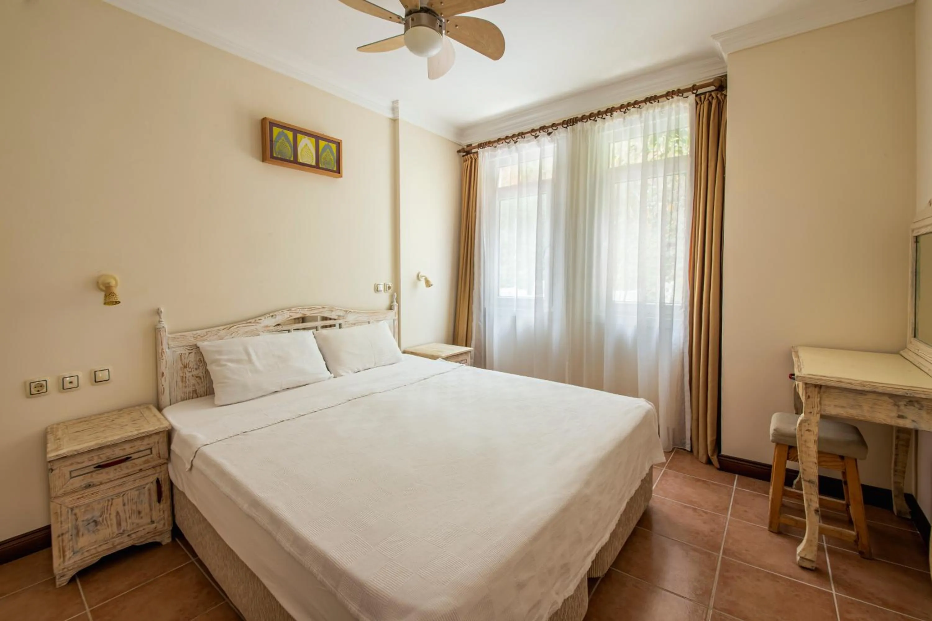 Photo of the whole room, Bed in Lantana Aparts