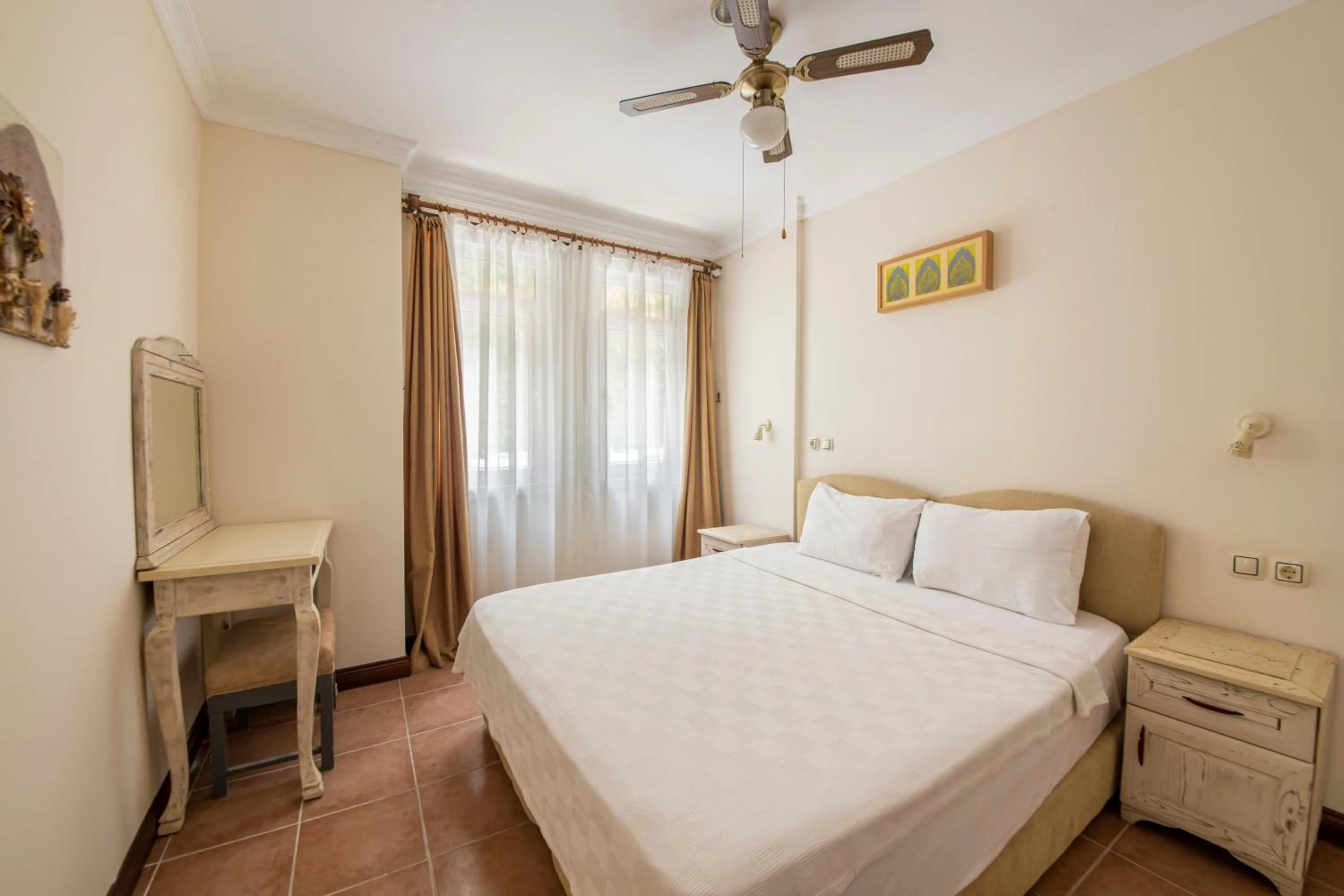 Bed in Lantana Aparts