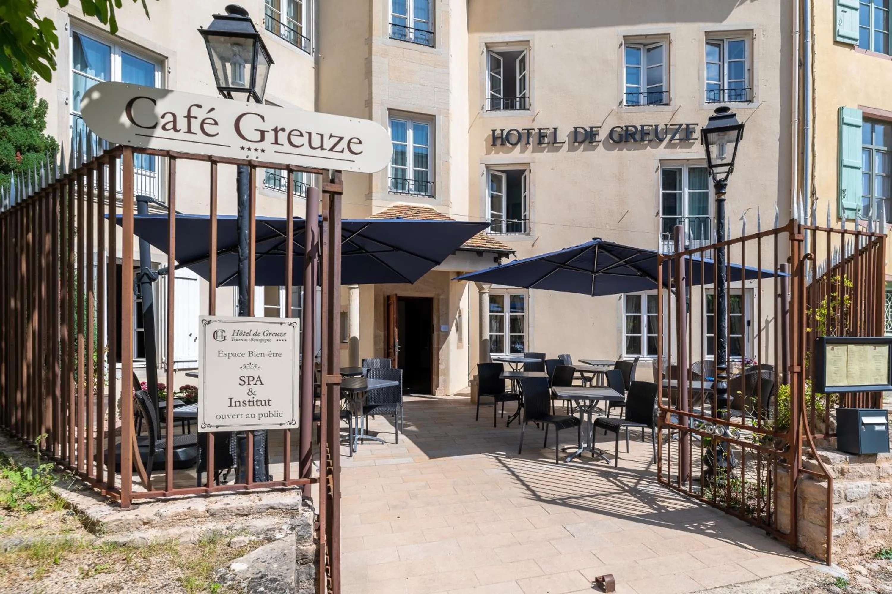 Facade/entrance in Demeures & Châteaux - Hôtel Greuze & Spa Tournus