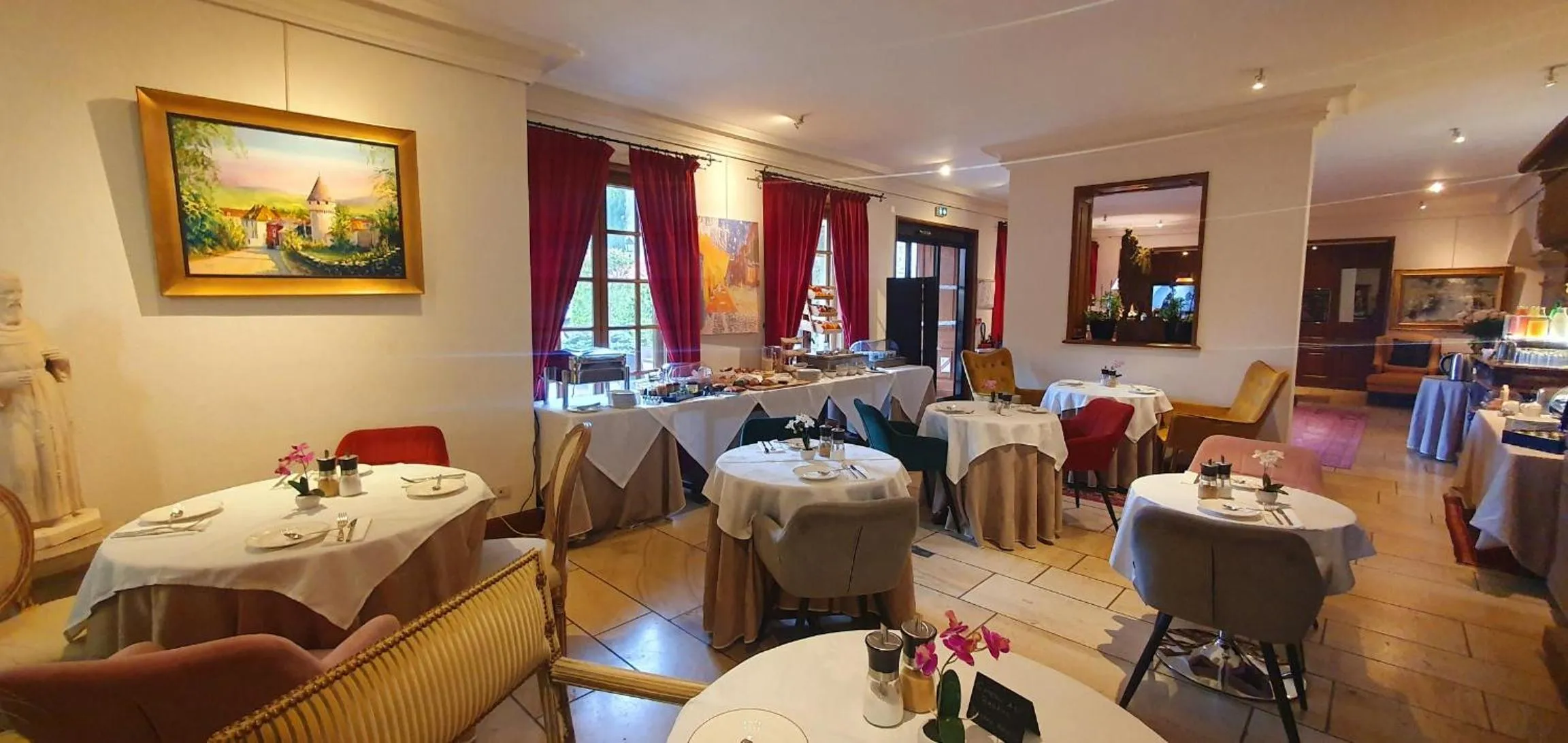 Buffet breakfast in Demeures & Châteaux - Hôtel Greuze & Spa Tournus