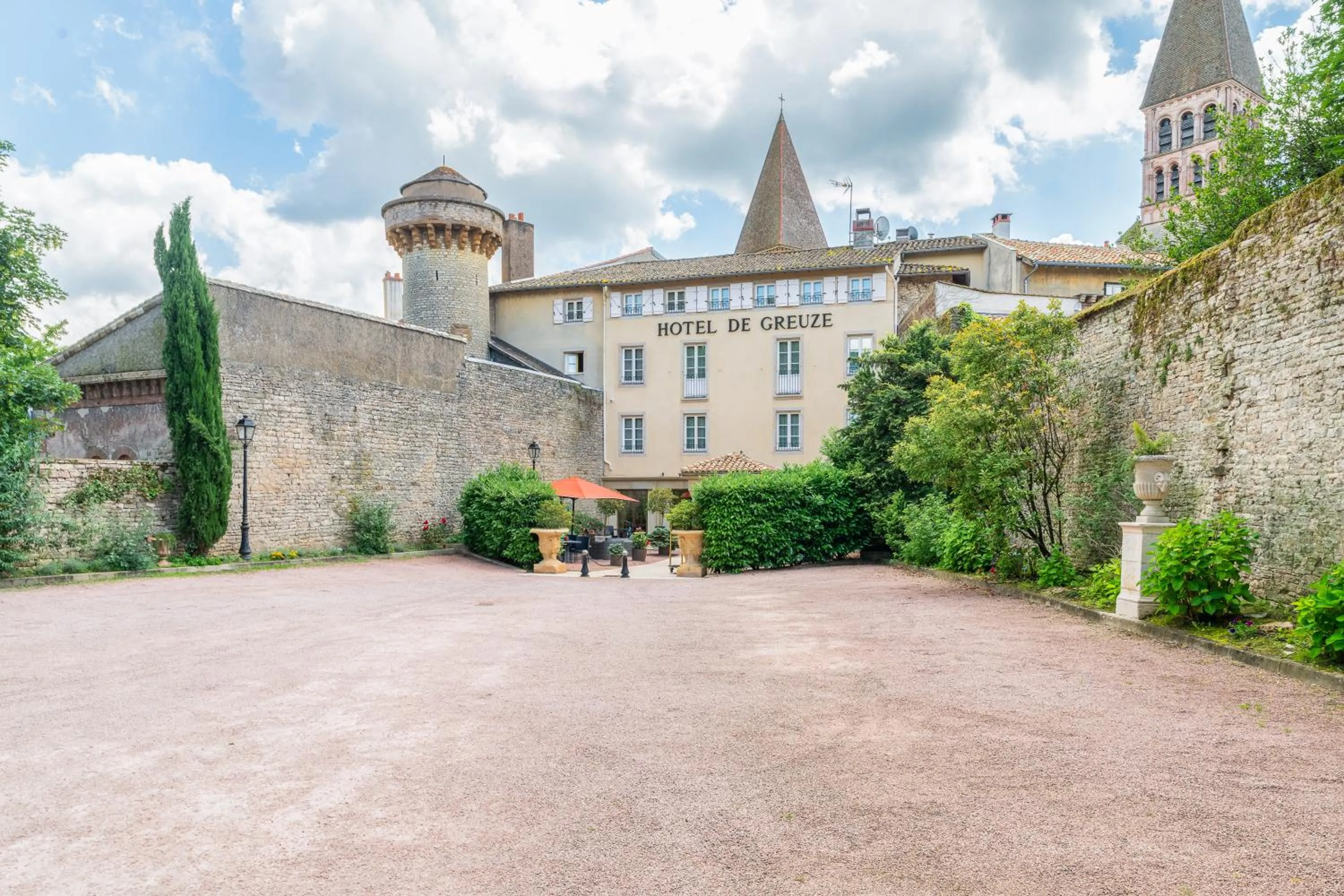 Property building in Demeures & Châteaux - Hôtel Greuze & Spa Tournus
