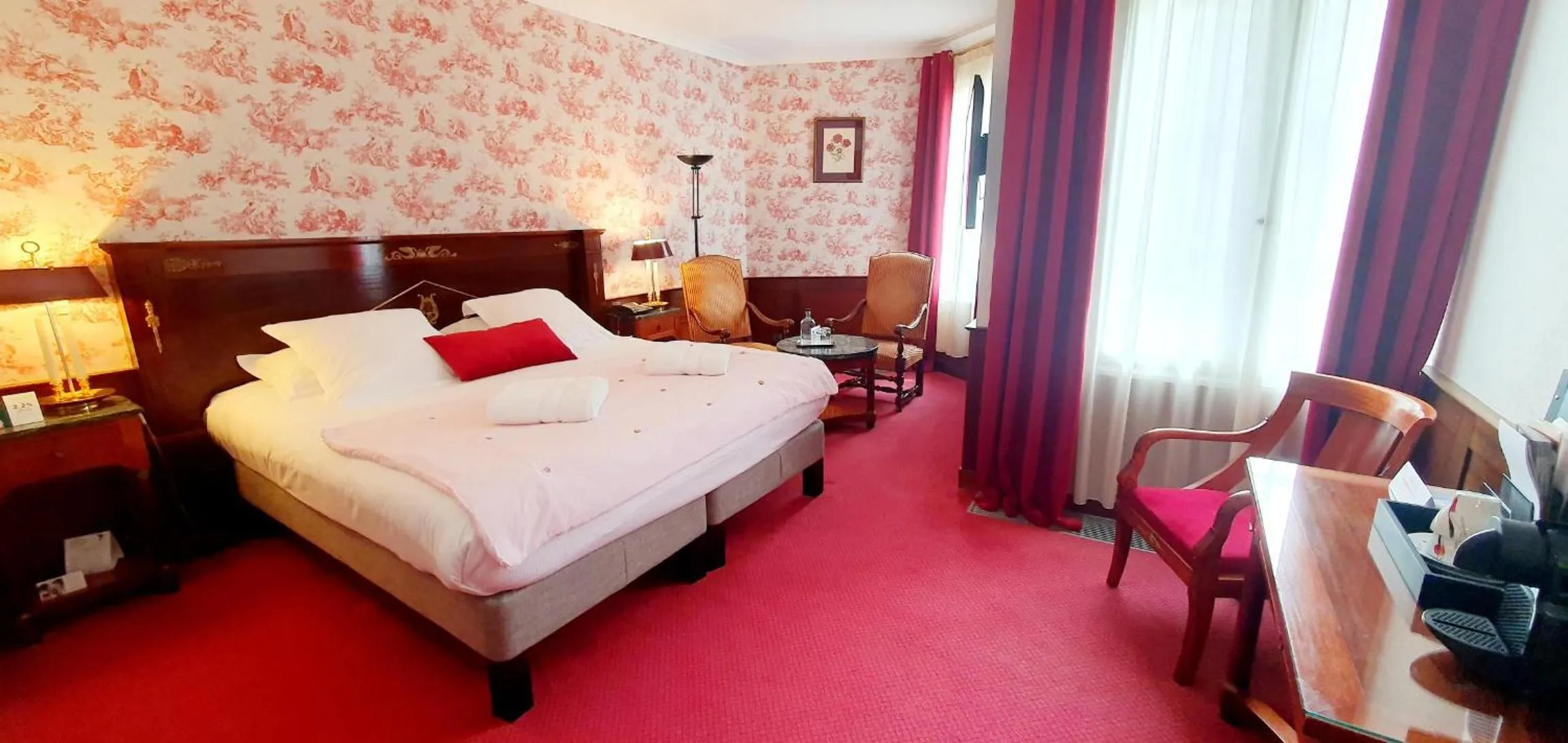 Bedroom, Bed in Demeures & Châteaux - Hôtel Greuze & Spa Tournus