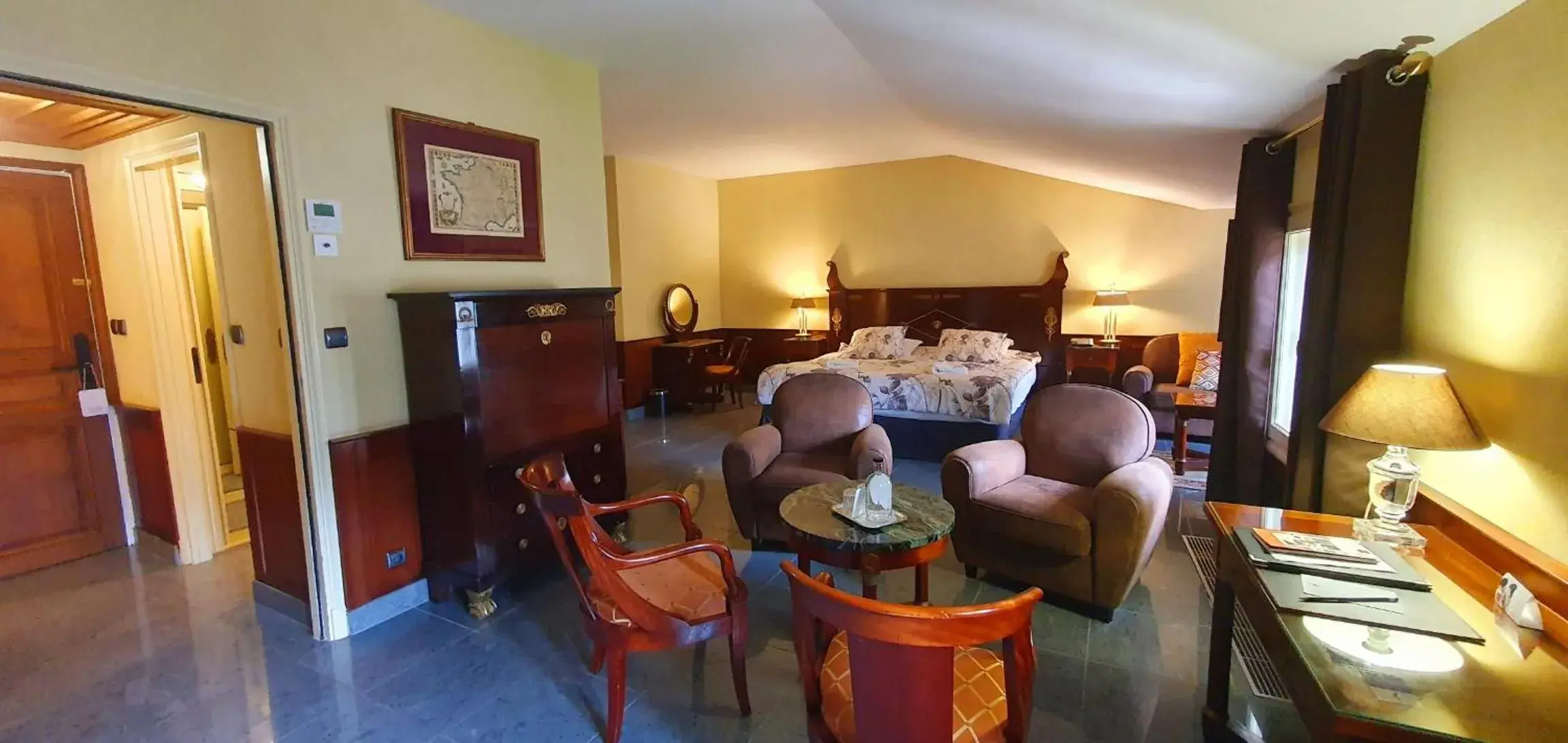 Junior Suite in Demeures & Châteaux - Hôtel Greuze & Spa Tournus Junior Suite in Demeures & Châteaux - Hôtel Greuze & Spa Tournus