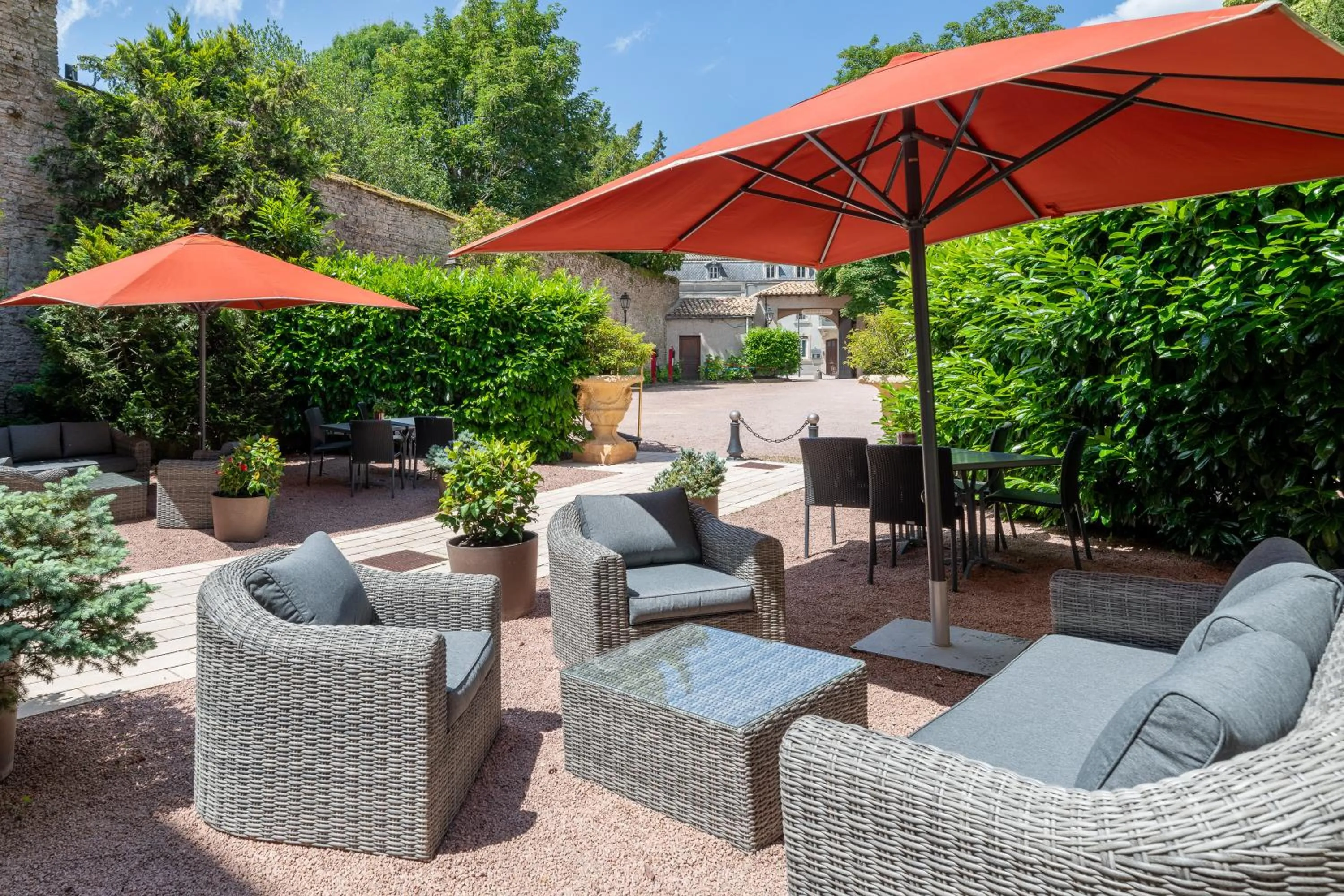 Patio in Demeures & Châteaux - Hôtel Greuze & Spa Tournus