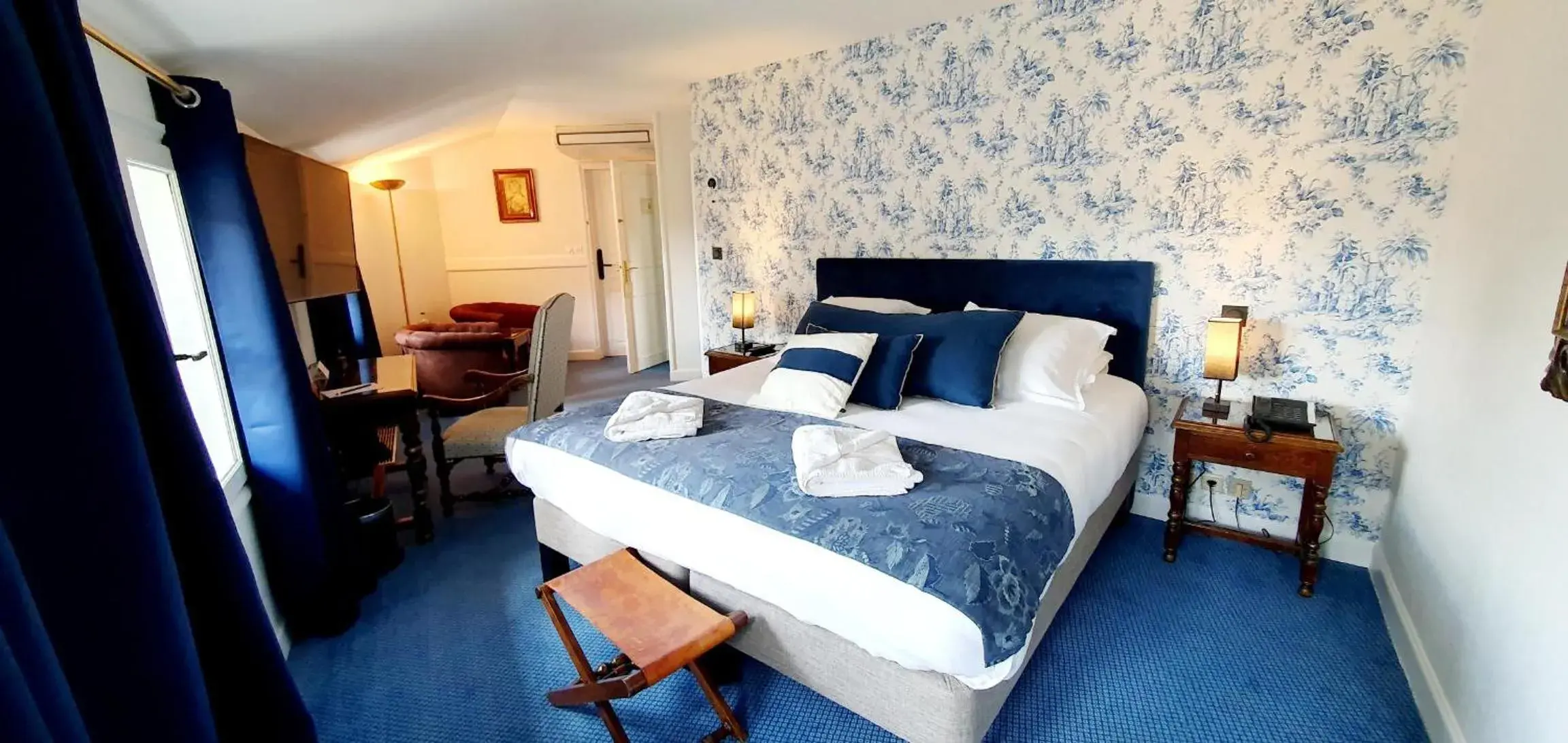 Bedroom, Bed in Demeures & Châteaux - Hôtel Greuze & Spa Tournus Bedroom, Bed in Demeures & Châteaux - Hôtel Greuze & Spa Tournus