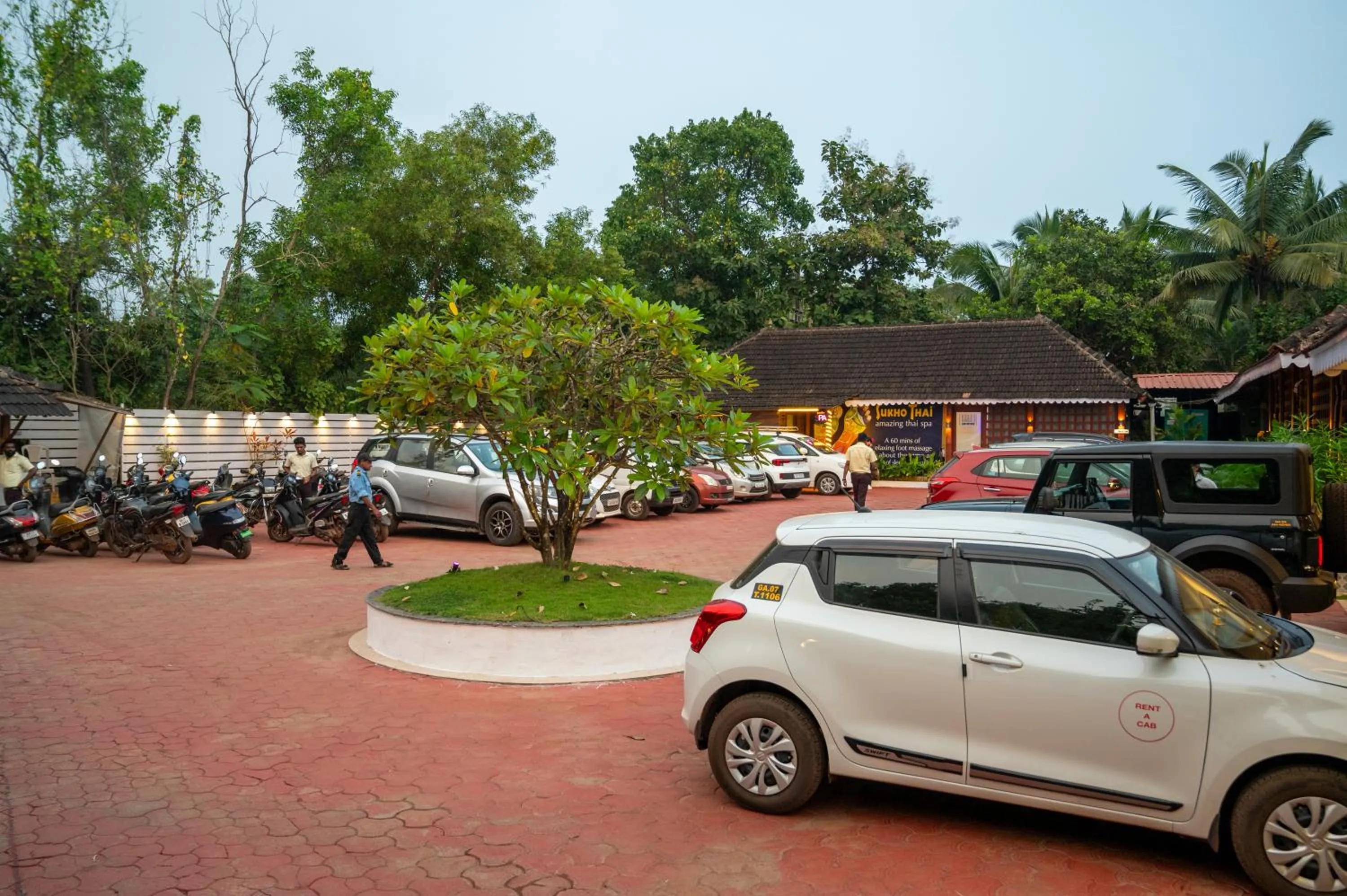 Parking in La Cabana Beach & Spa, By Ashvem Beach