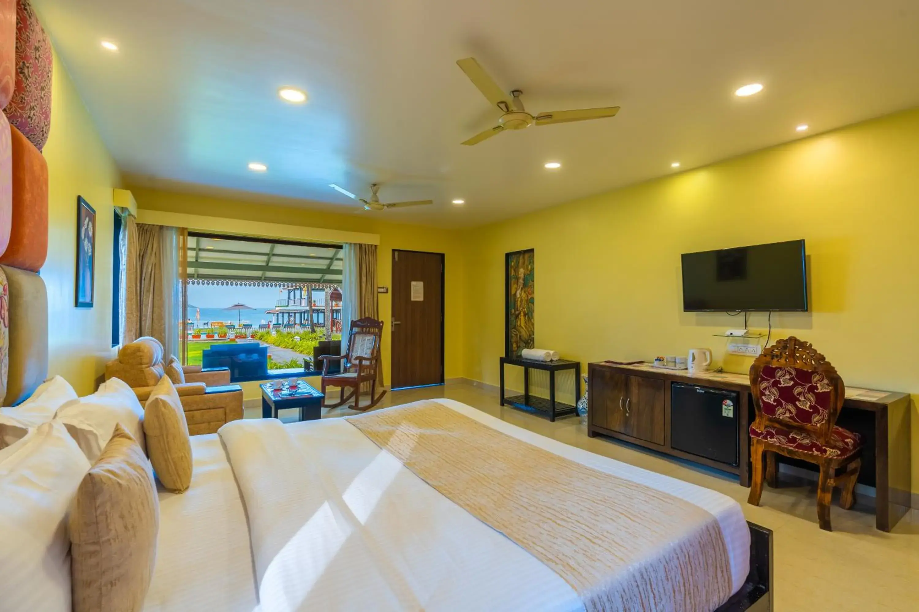 Bed in La Cabana Beach & Spa, By Ashvem Beach Bed in La Cabana Beach & Spa, By Ashvem Beach