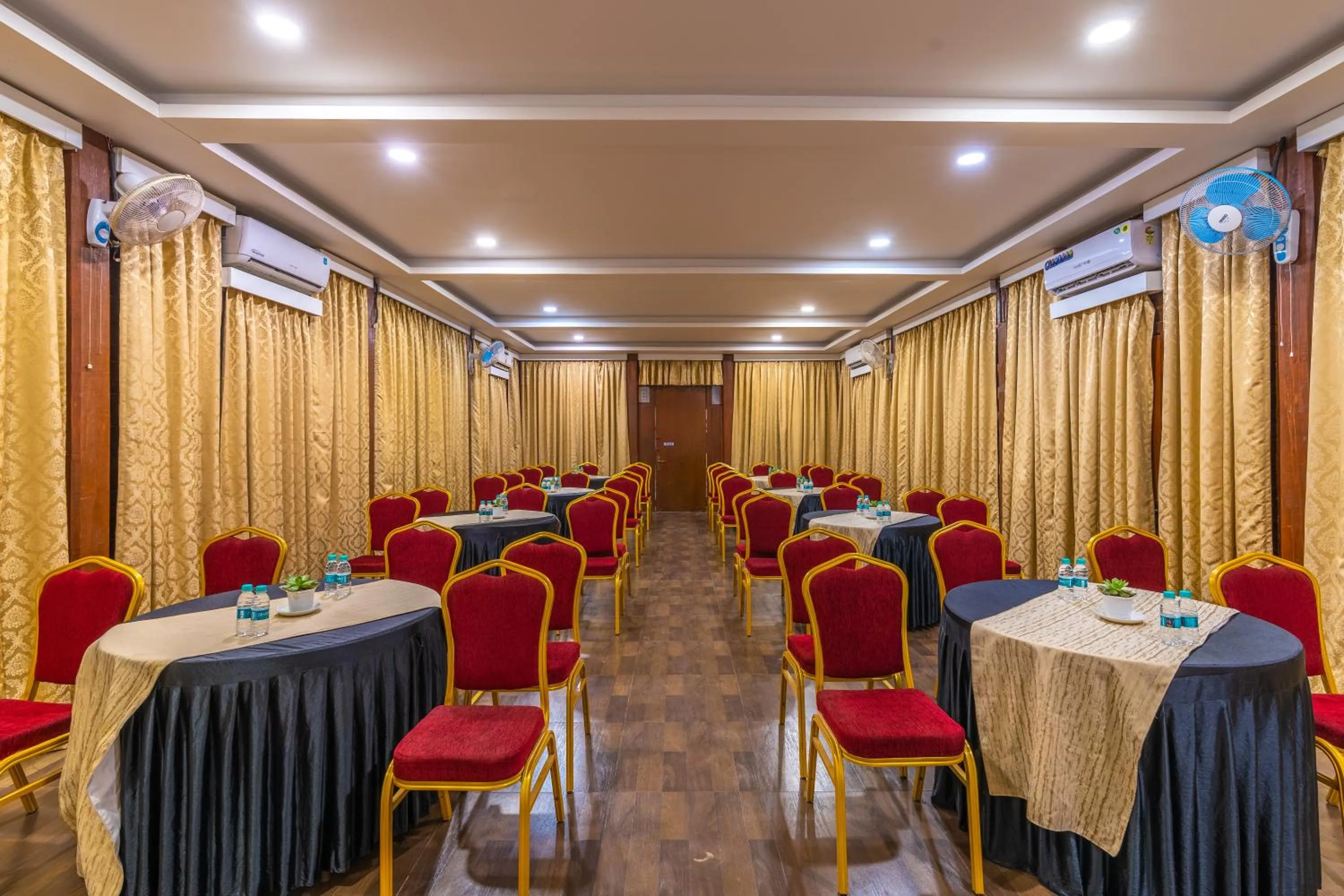 Meeting/conference room in La Cabana Beach & Spa, By Ashvem Beach