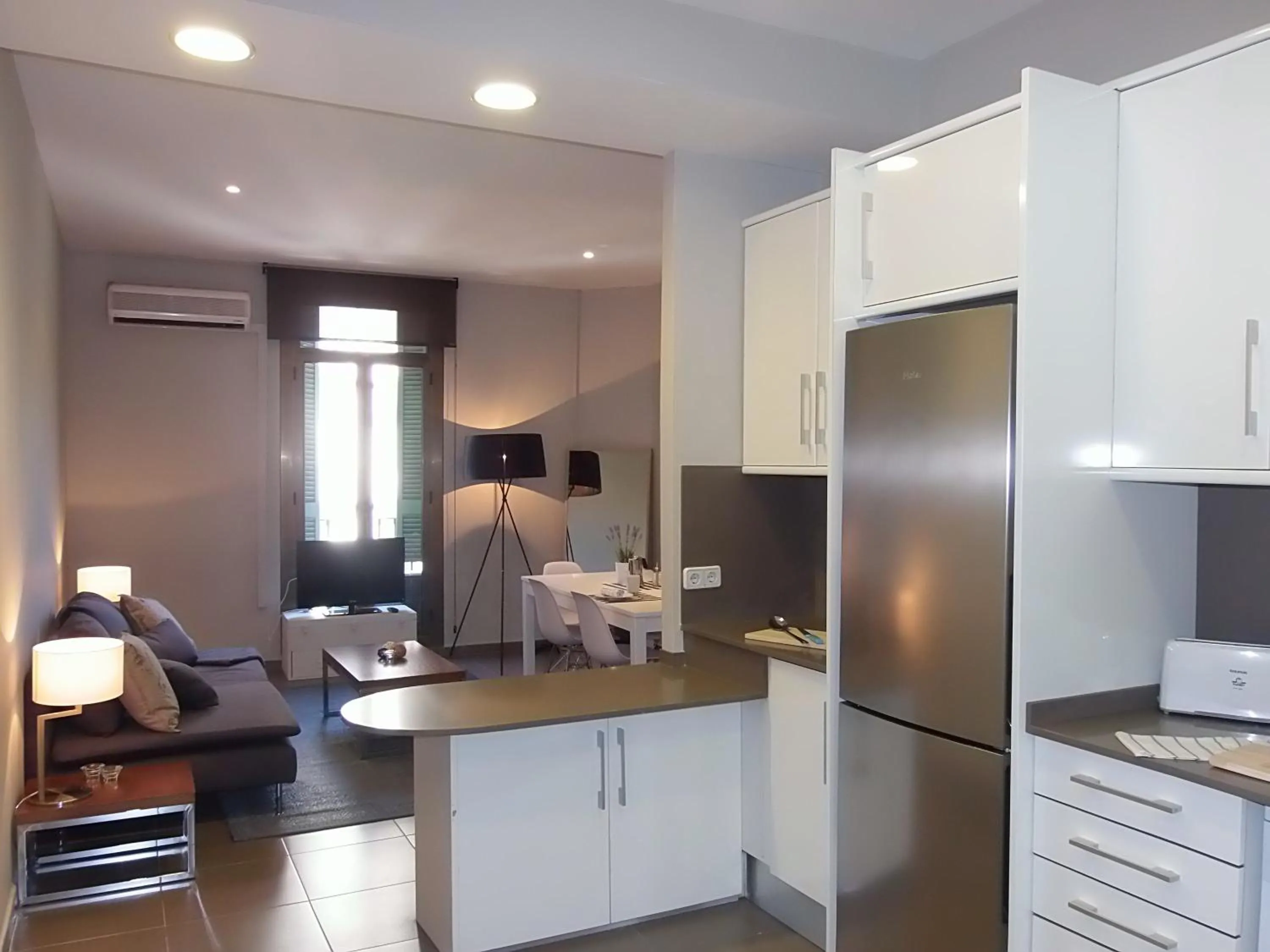 Day in 555 Apartments BCN