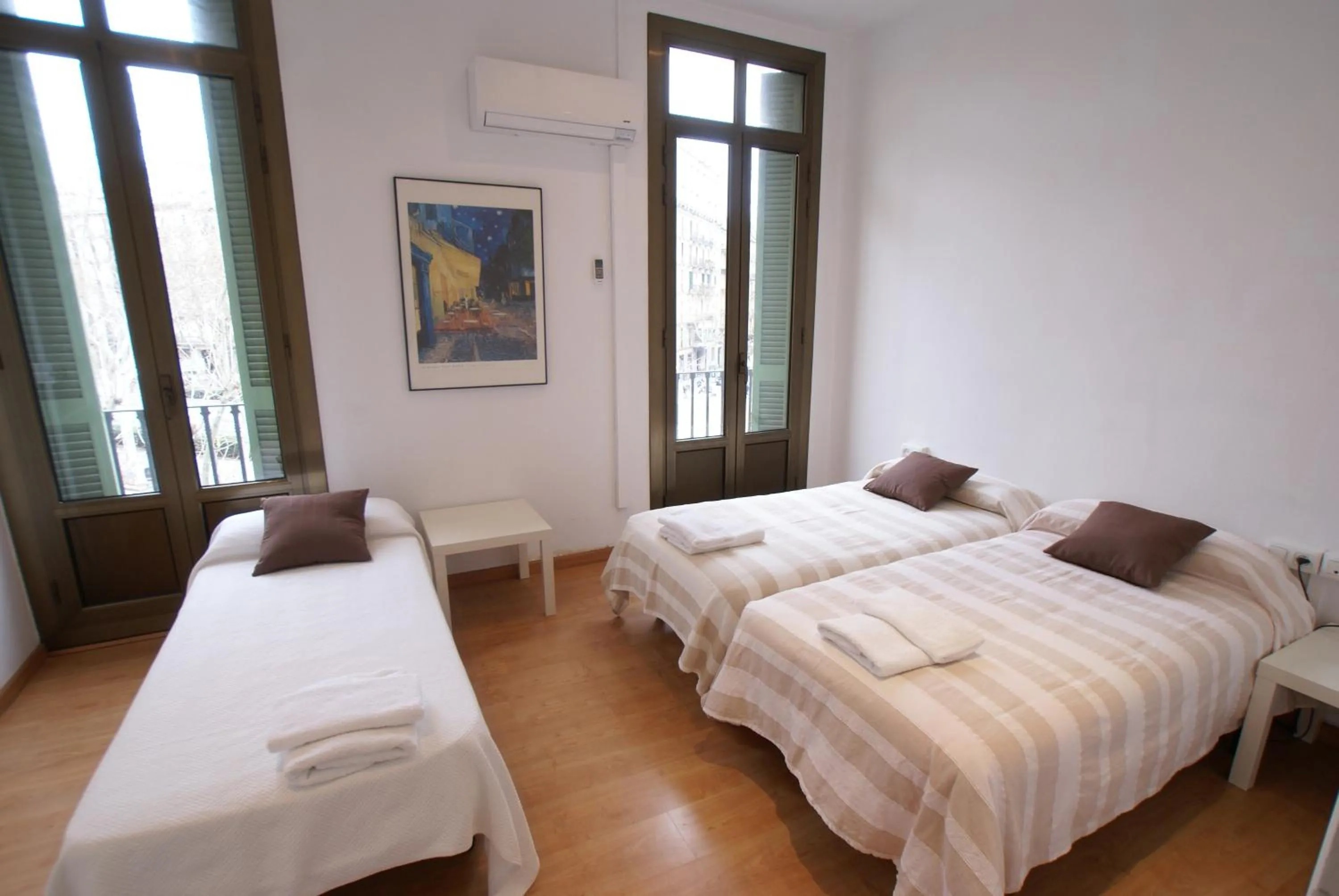 Day, Bed in 555 Apartments BCN