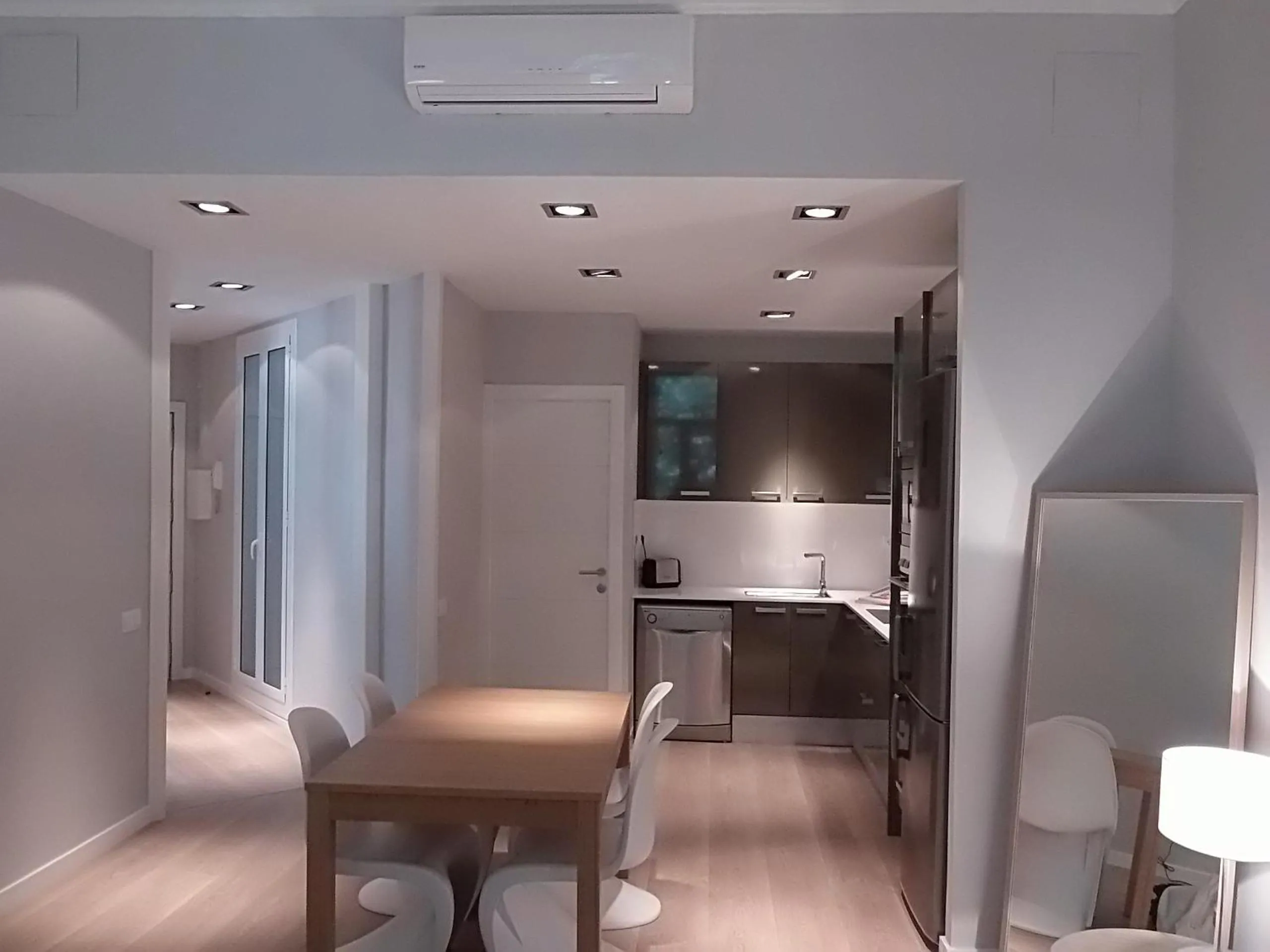 Dining area in 555 Apartments BCN