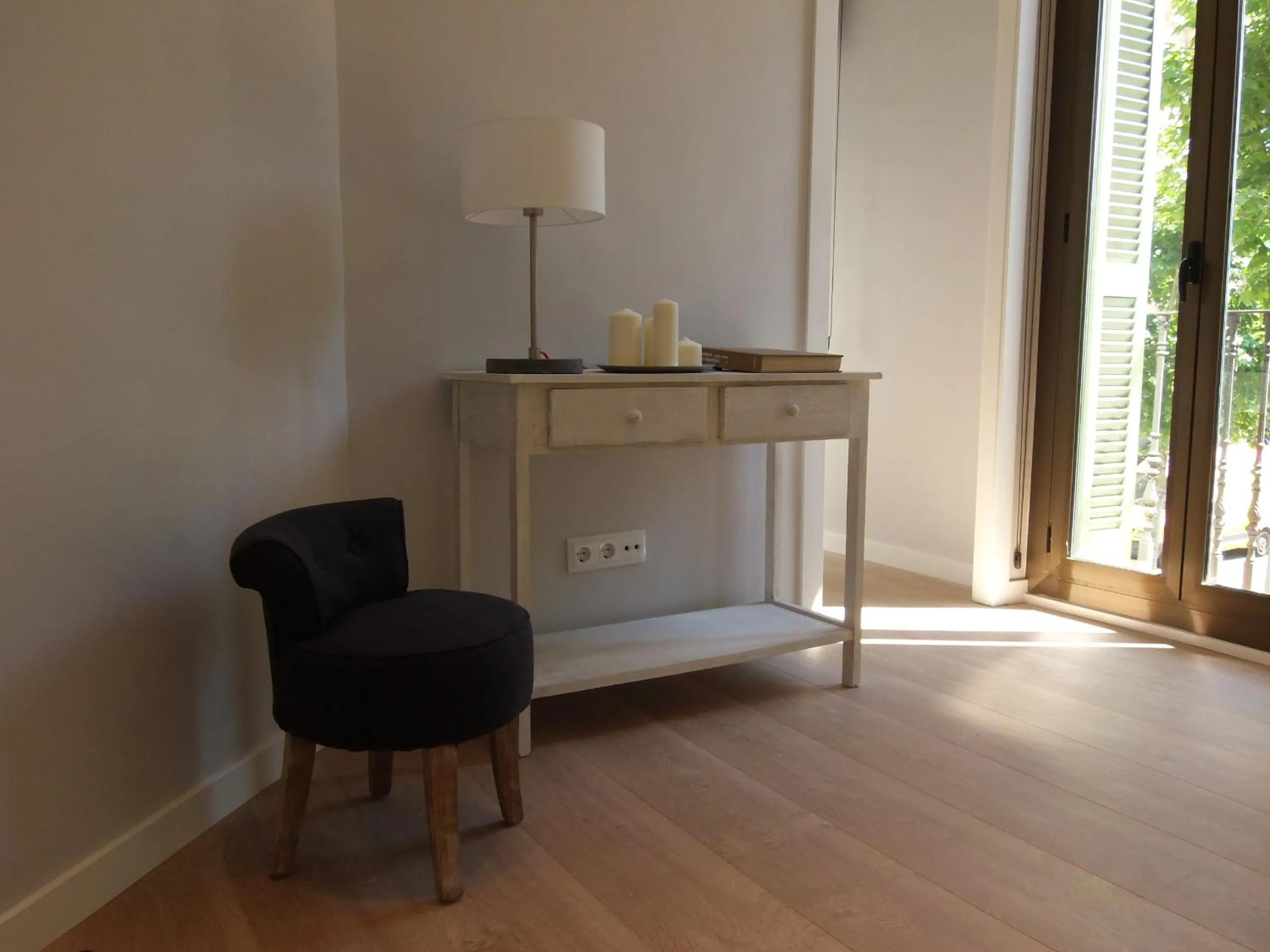 Day in 555 Apartments BCN