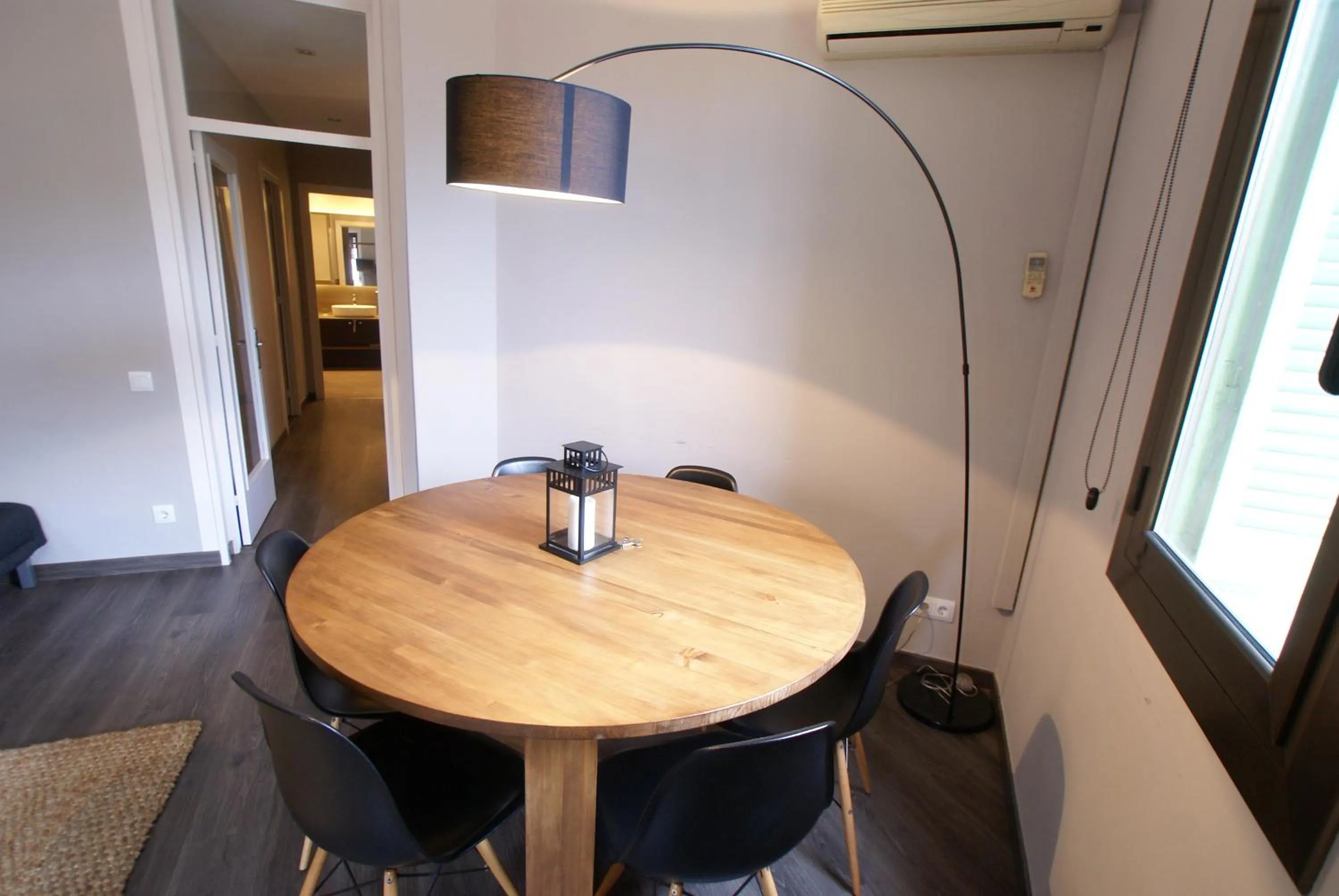 Dining area in 555 Apartments BCN
