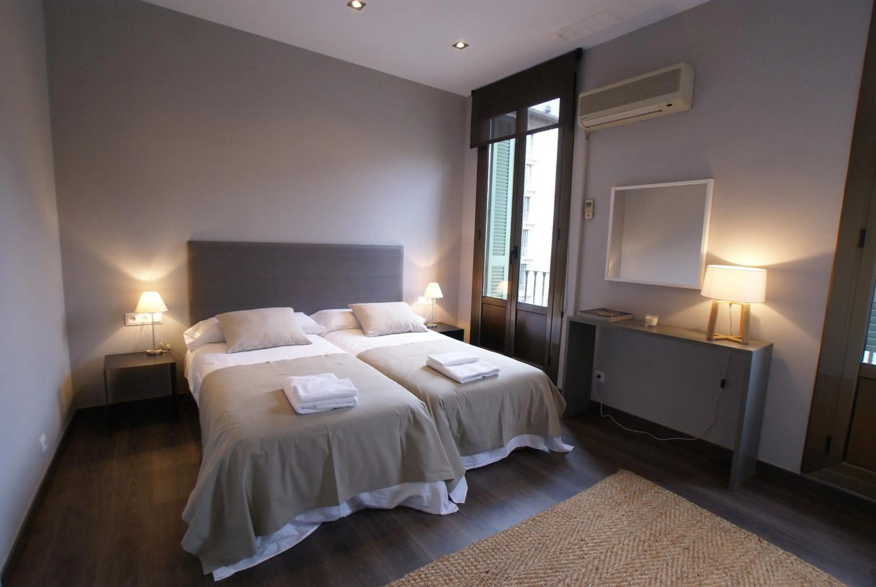 Day, Bed in 555 Apartments BCN