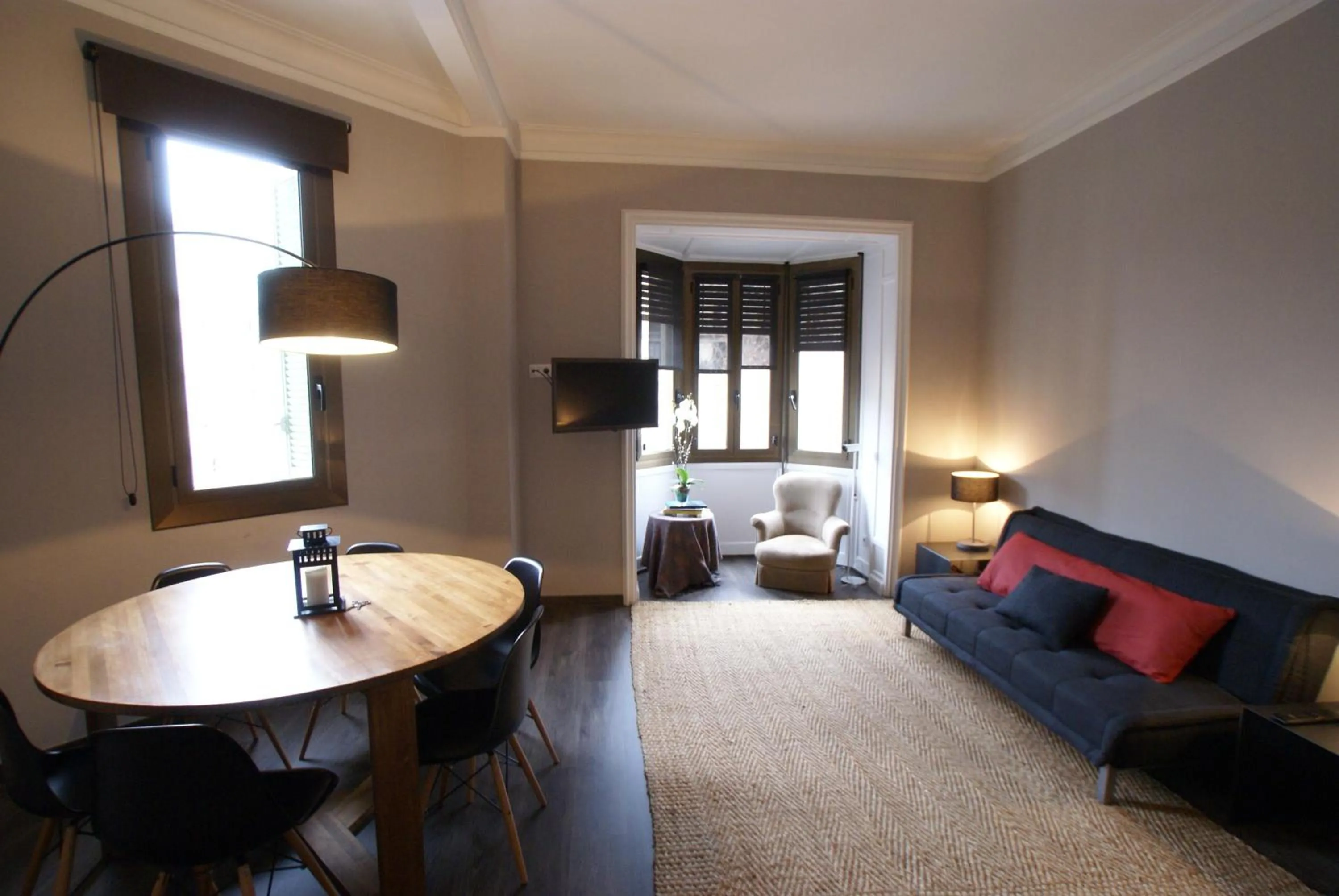 Day in 555 Apartments BCN