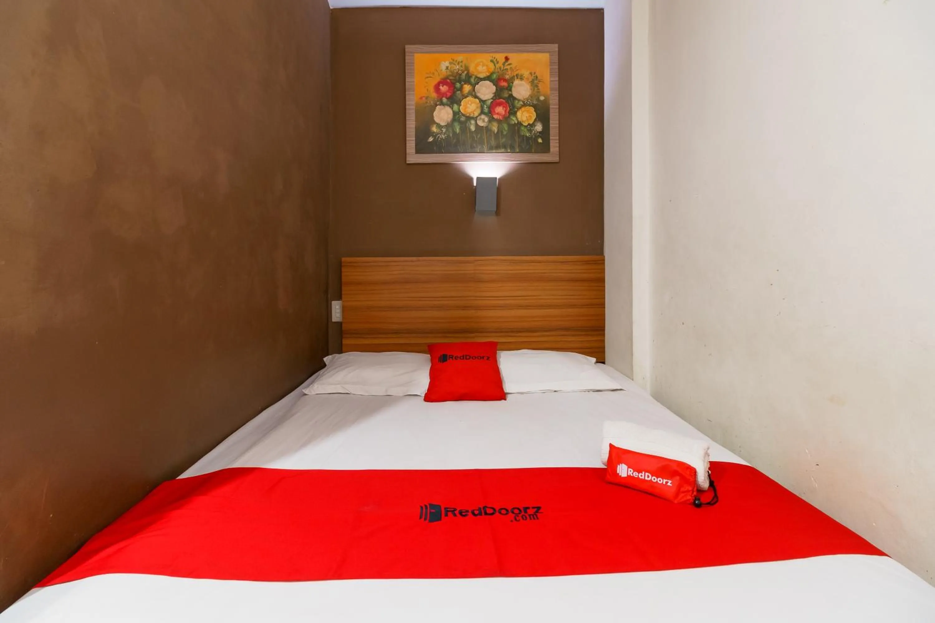 Bedroom, Bed in RedDoorz Syariah near Simpang Surabaya Aceh