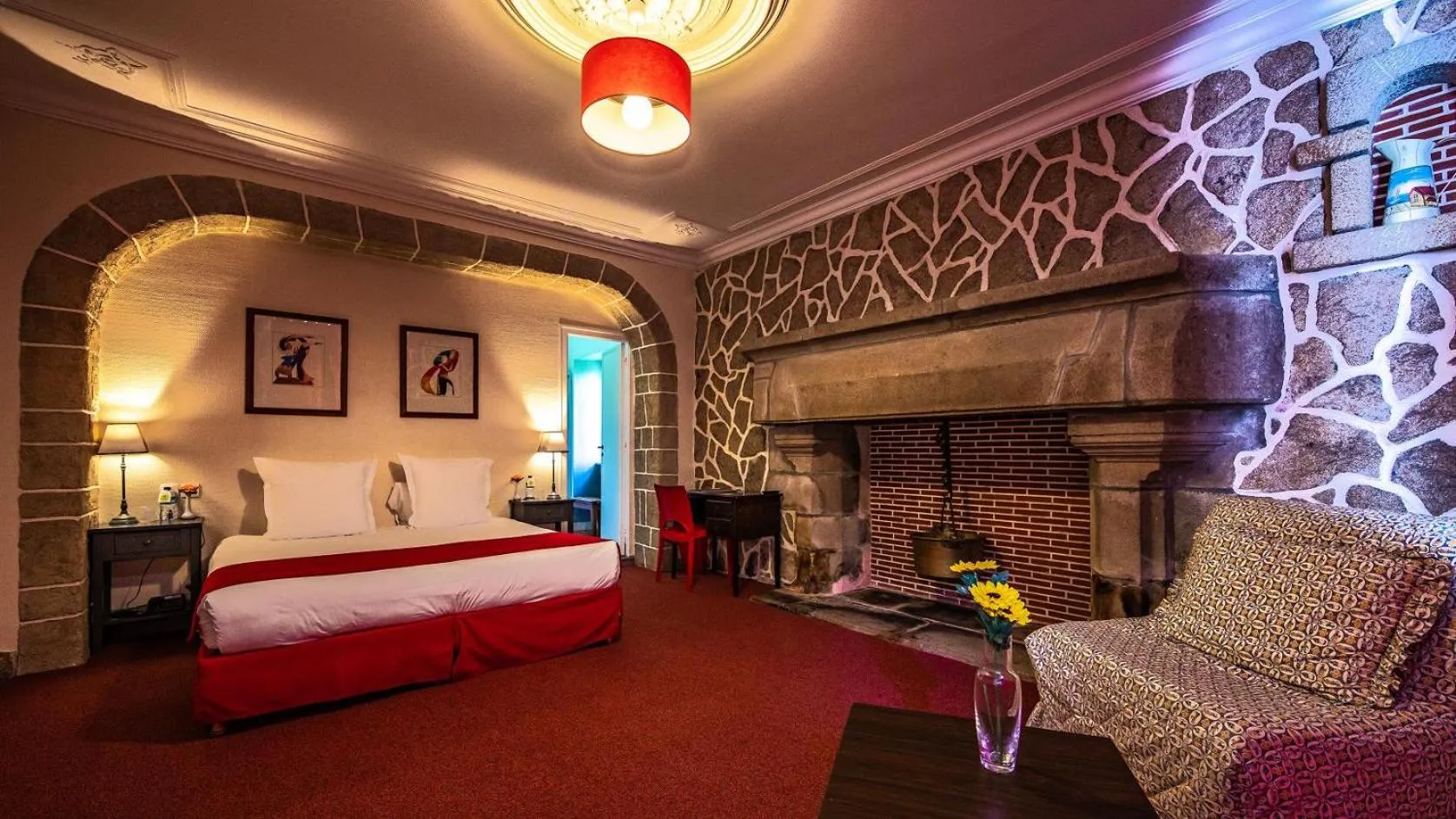 Seating area, Bed in Logis- Auberge De Kerveoc'h