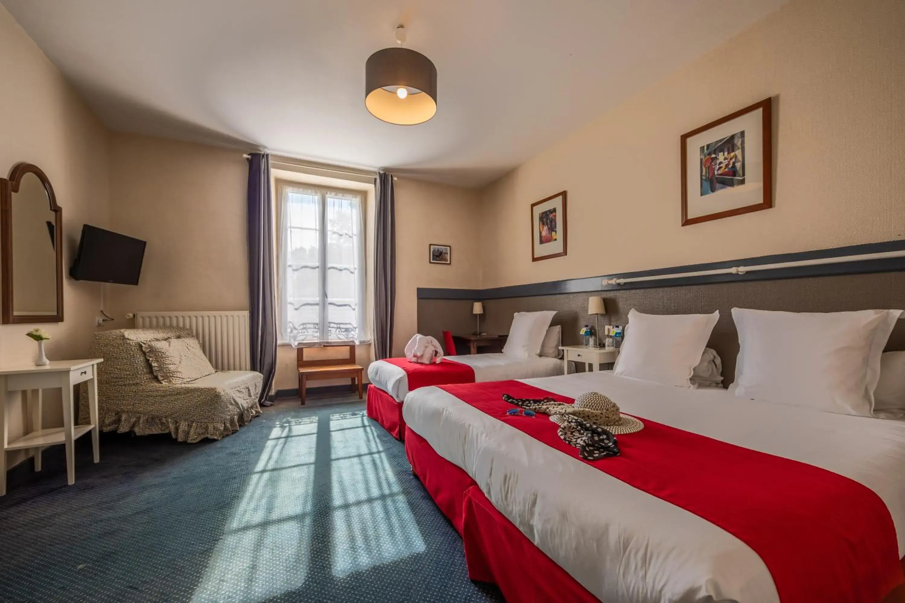 Photo of the whole room, Bed in Auberge De Kerveoc'h Photo of the whole room, Bed in Auberge De Kerveoc'h