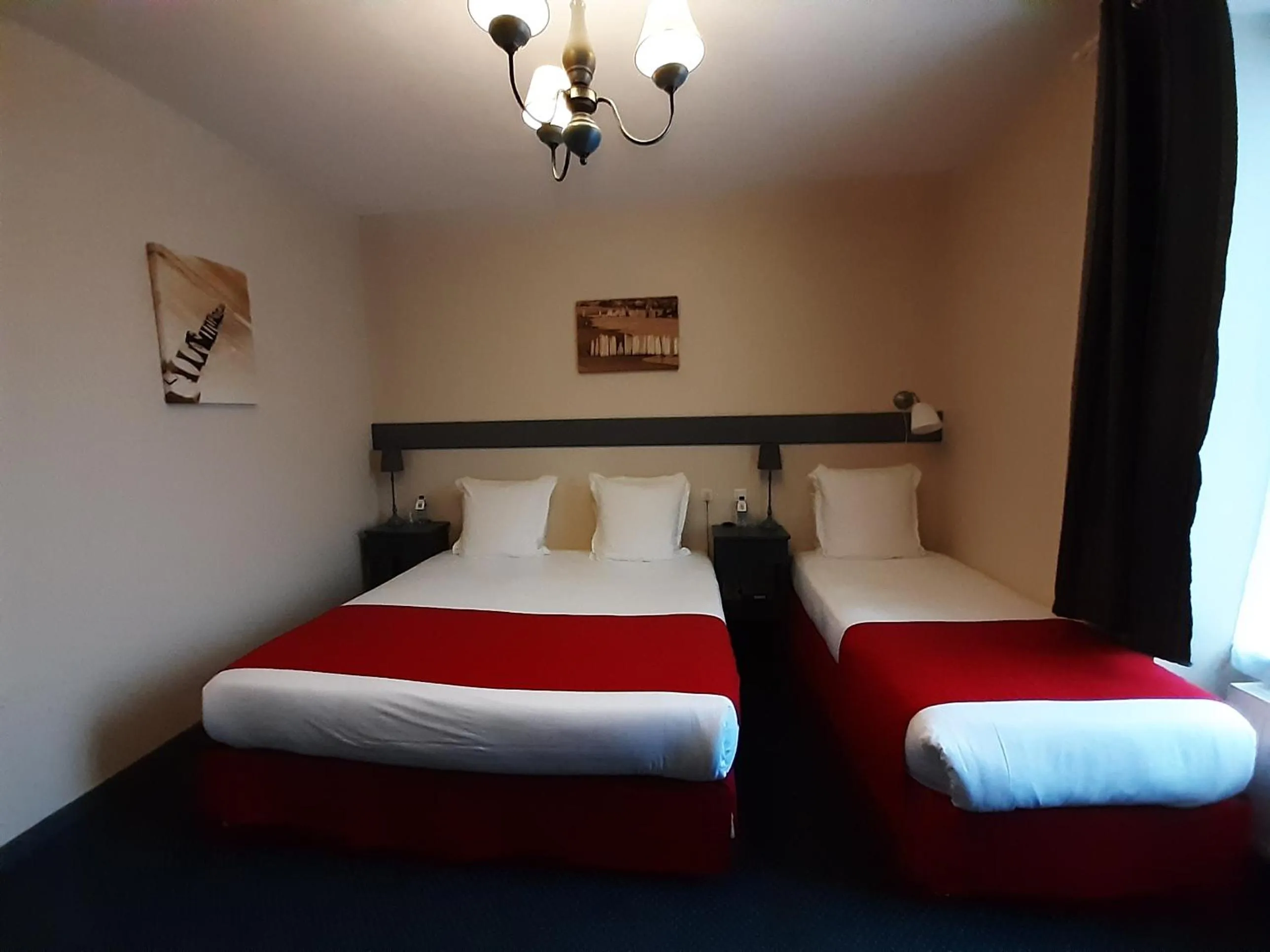 Bed in Logis- Auberge De Kerveoc'h