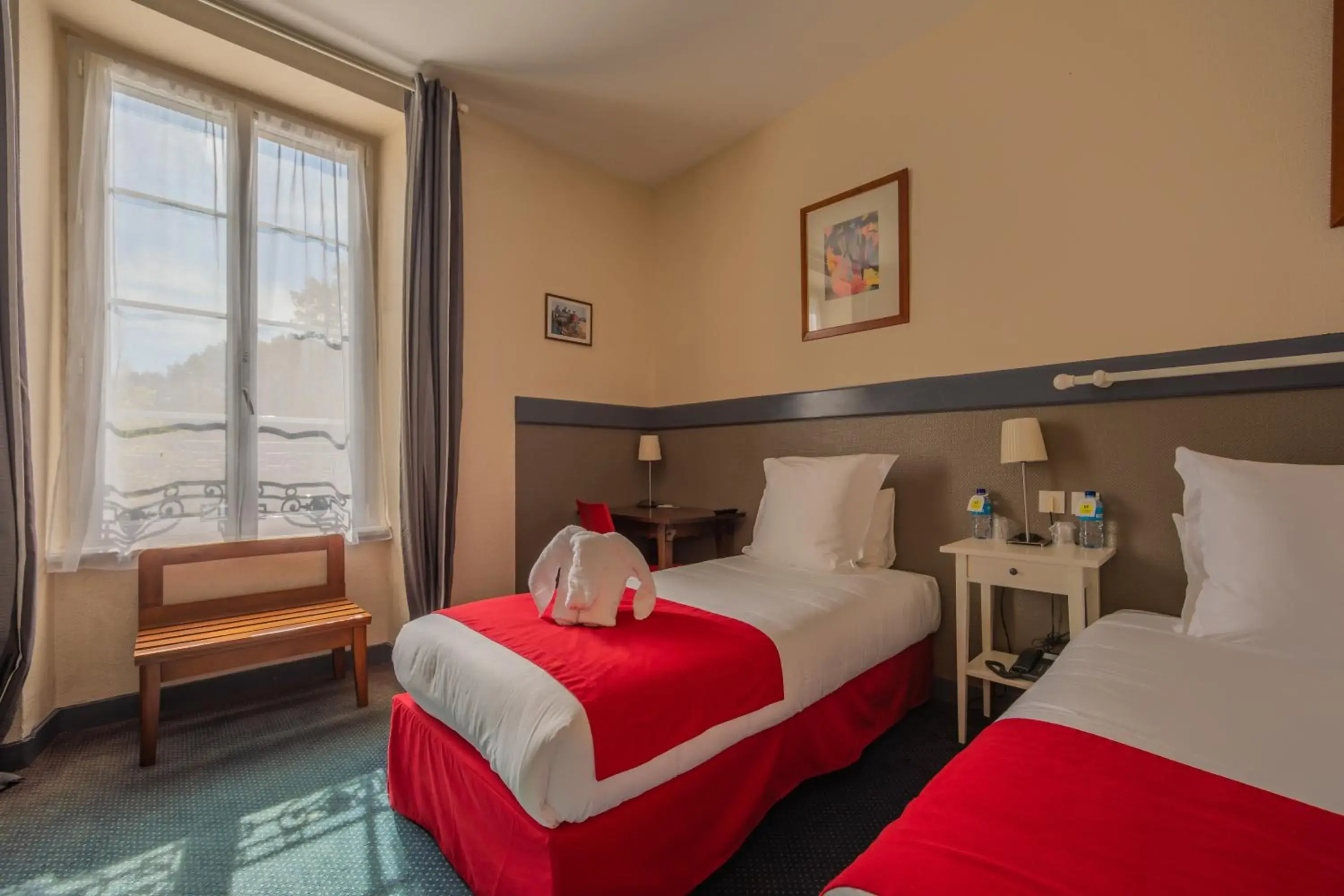 Photo of the whole room, Bed in Auberge De Kerveoc'h Photo of the whole room, Bed in Auberge De Kerveoc'h