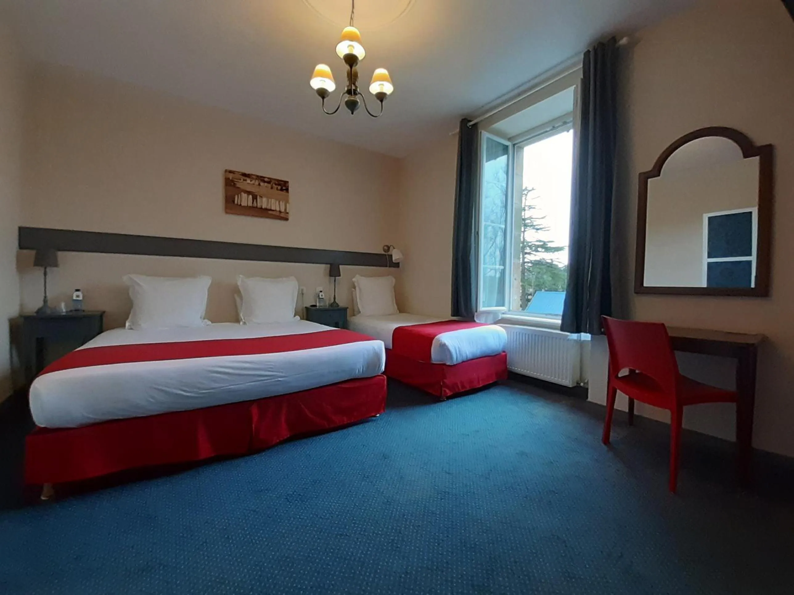 Bed in Logis- Auberge De Kerveoc'h