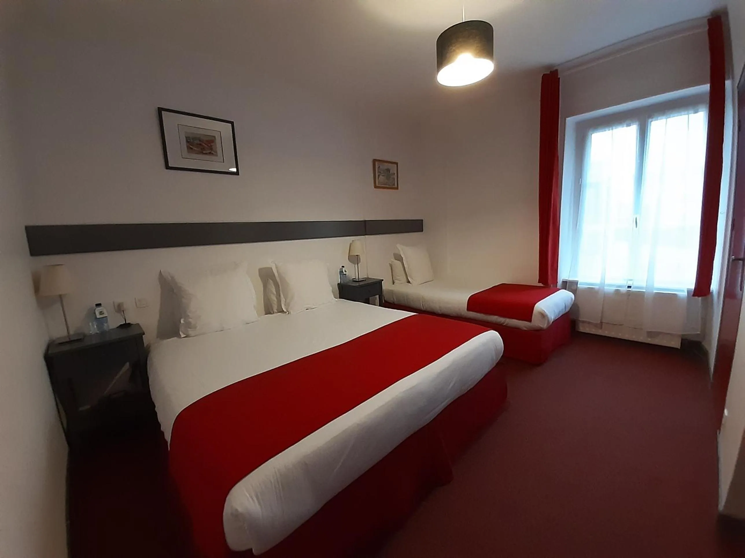 Bed in Logis- Auberge De Kerveoc'h