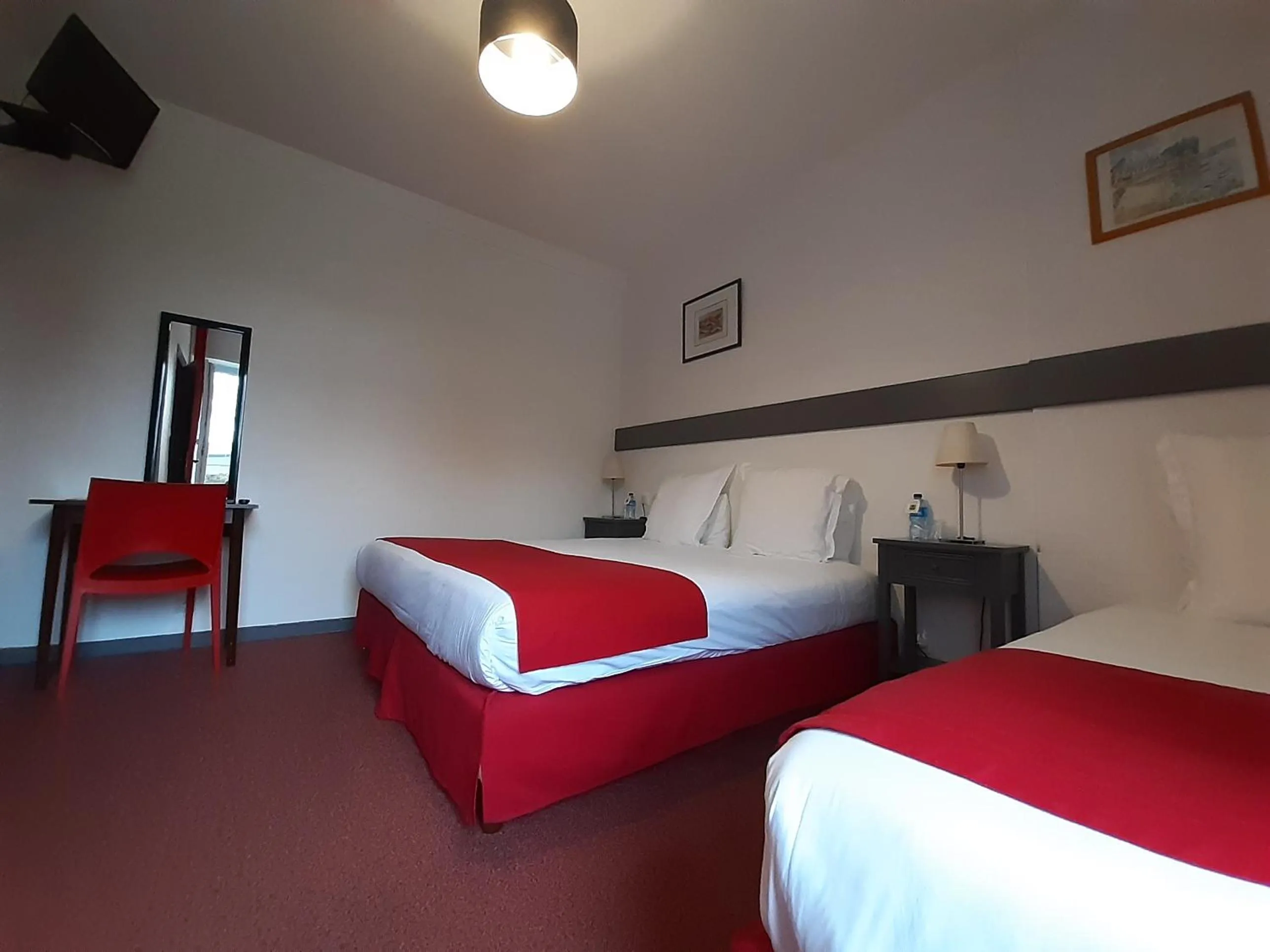 Bed in Logis- Auberge De Kerveoc'h