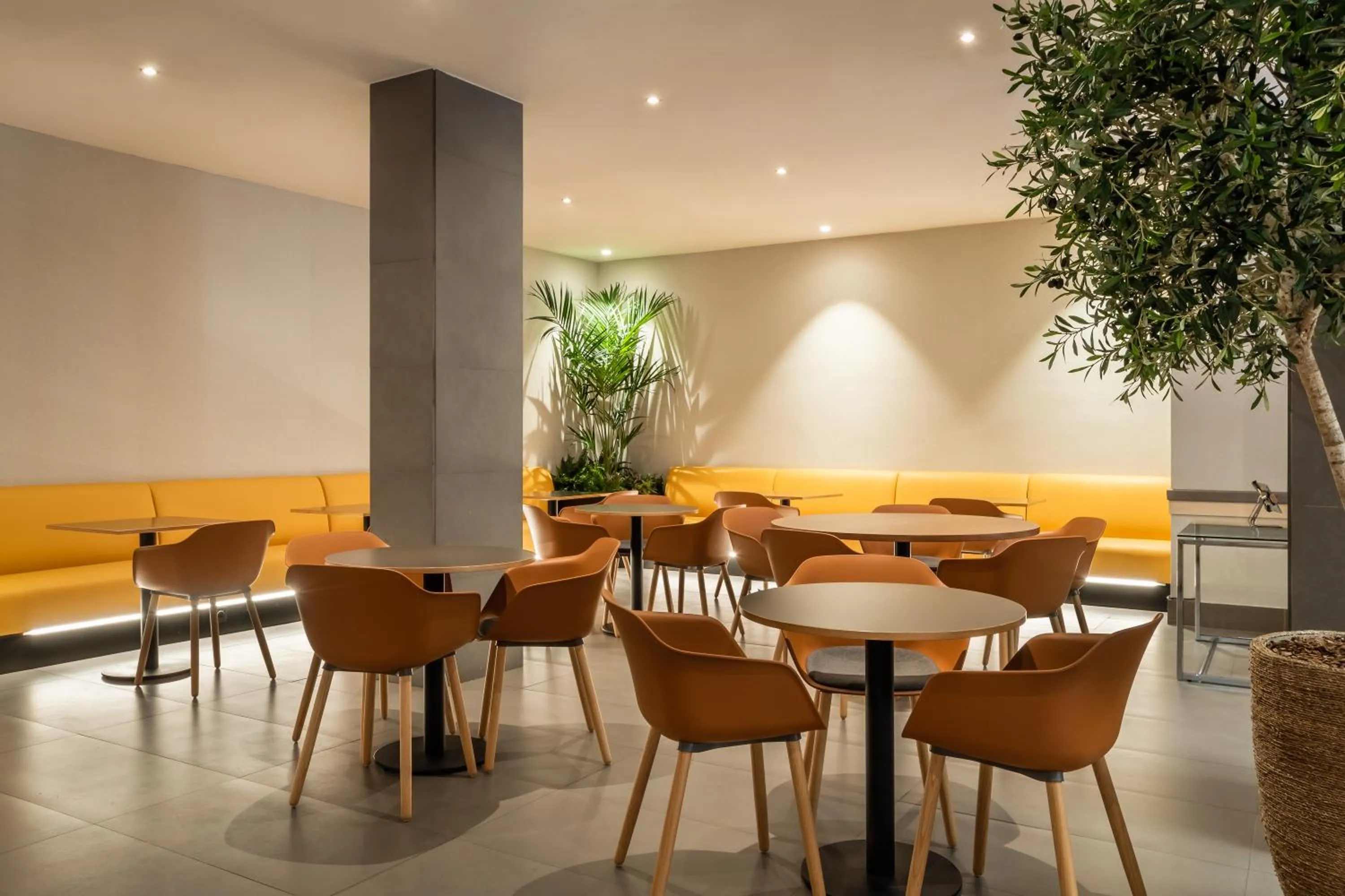 Communal lounge/ TV room in Sunotel Club Central