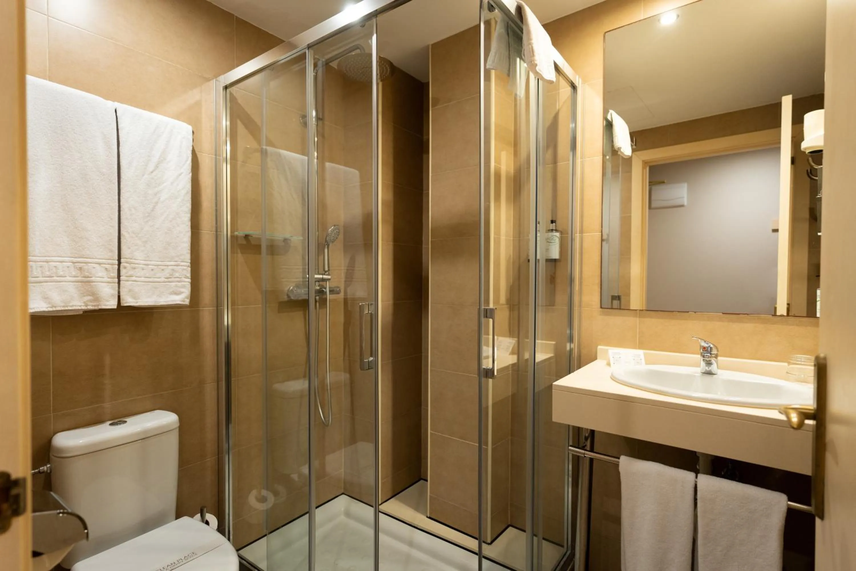 Shower in Sunotel Club Central