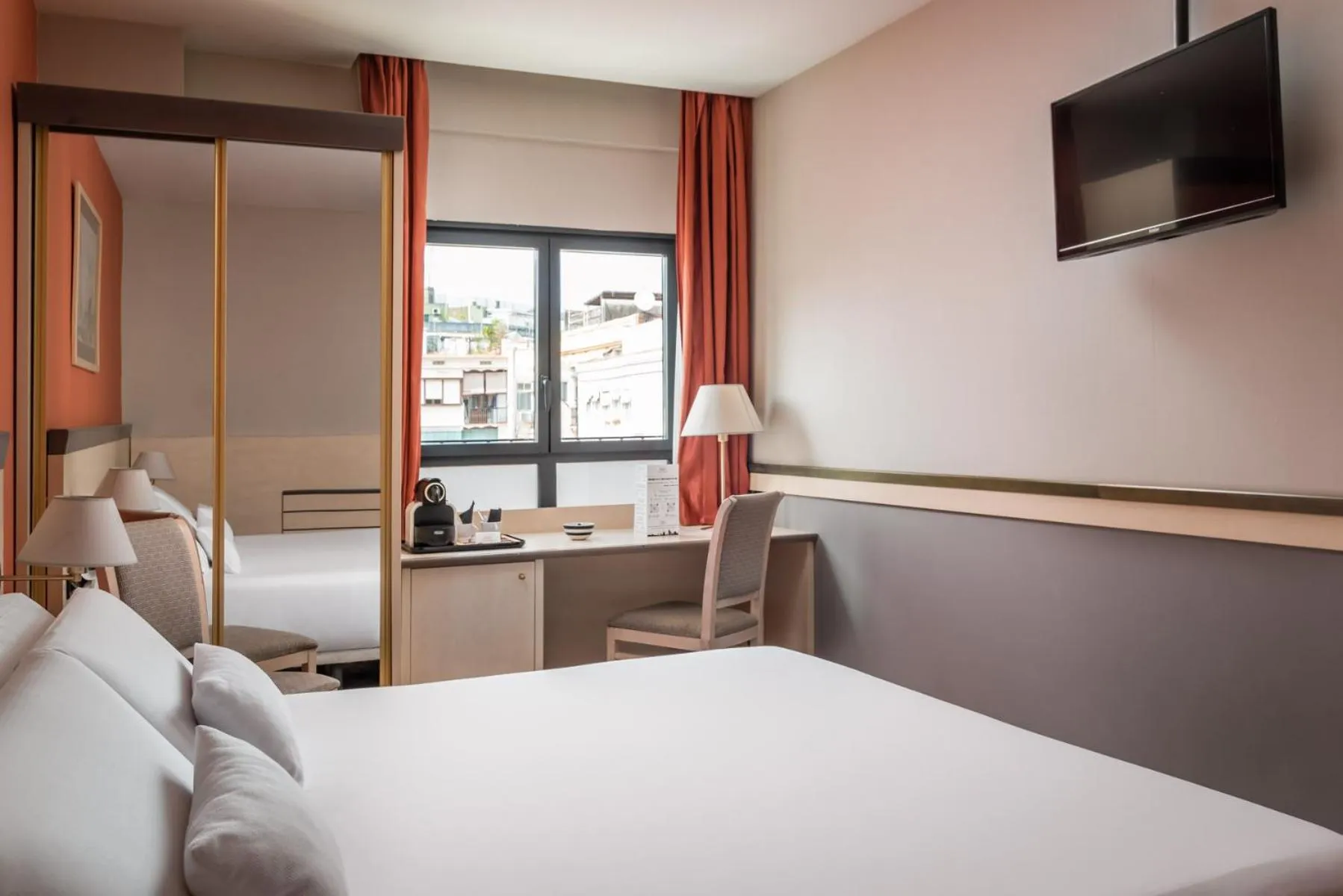 Bed in Sunotel Club Central