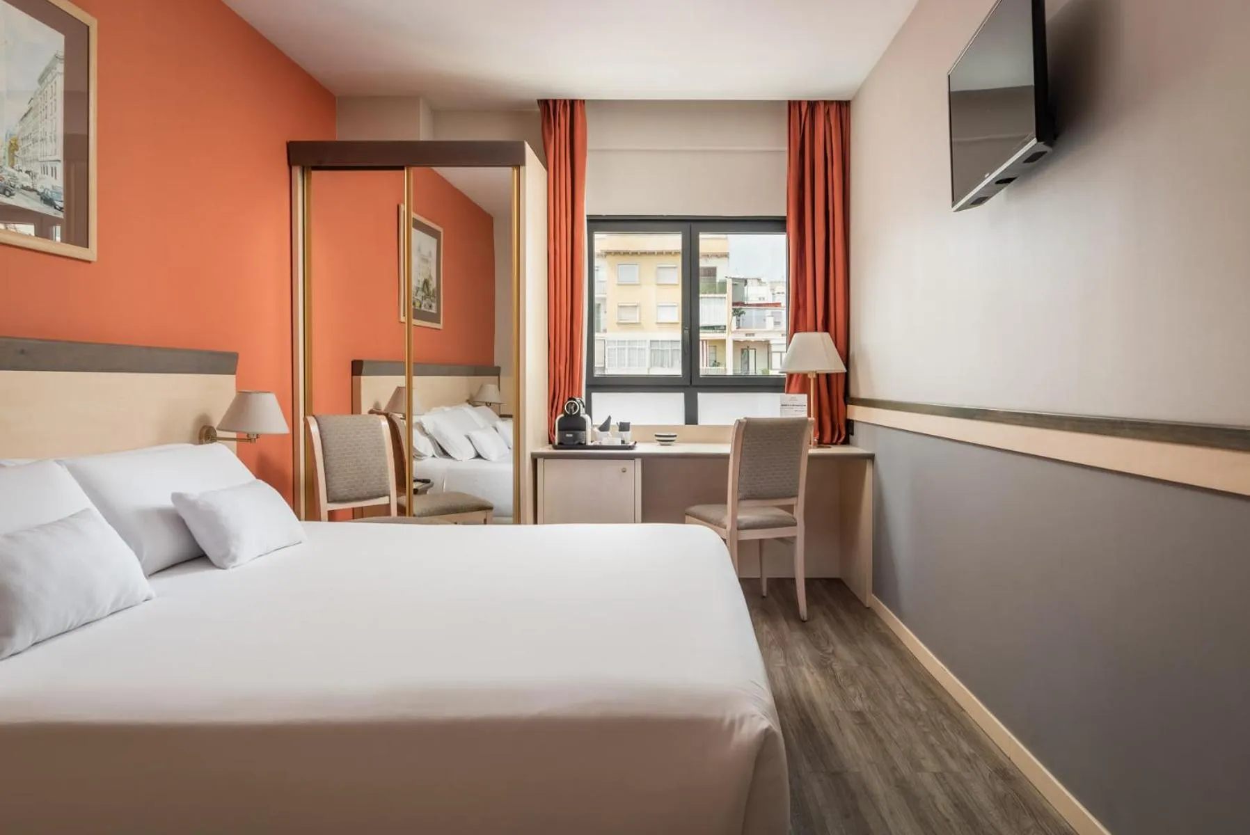 Bed in Sunotel Club Central