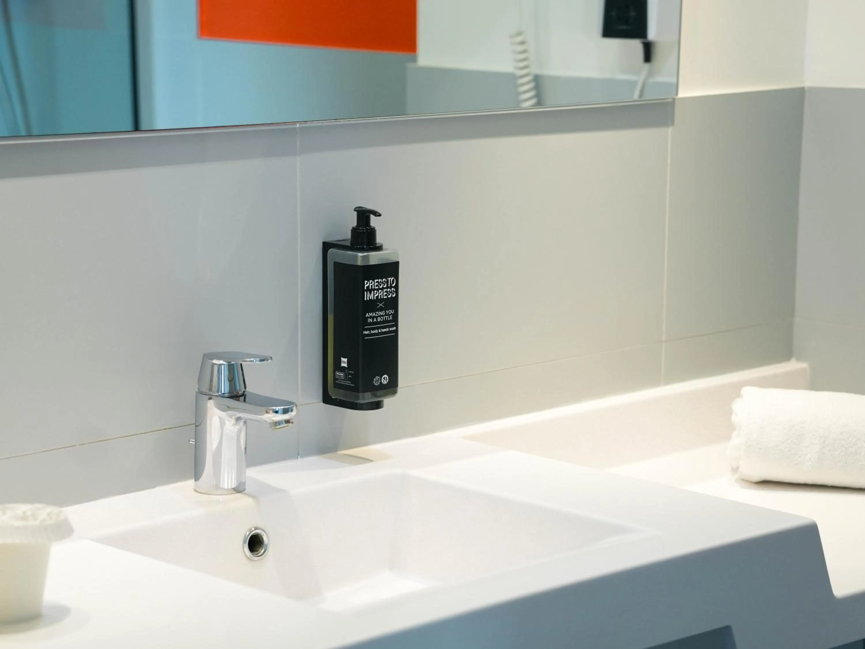 Bathroom in ibis Styles Caen centre gare