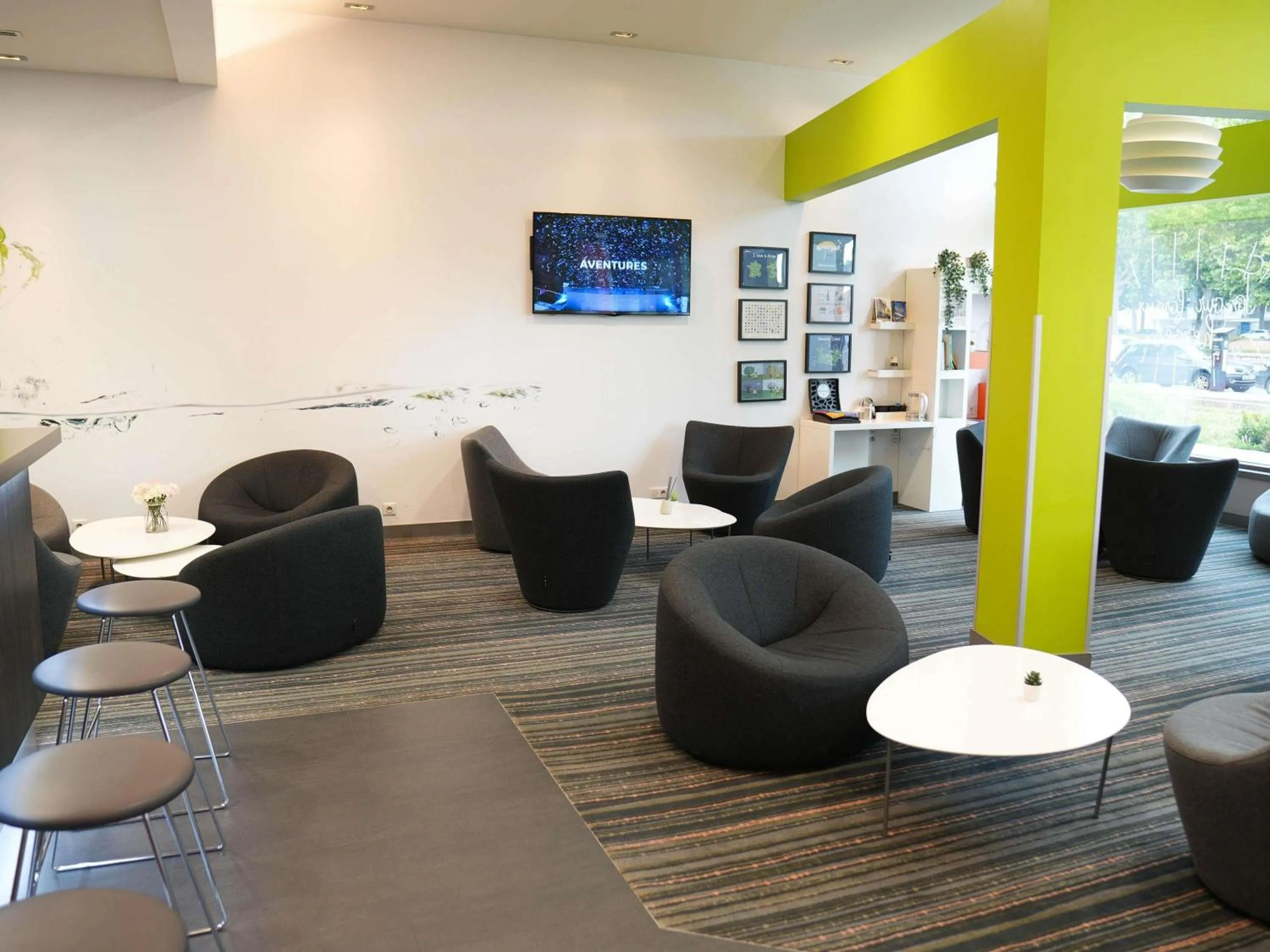Lounge or bar in ibis Styles Caen centre gare