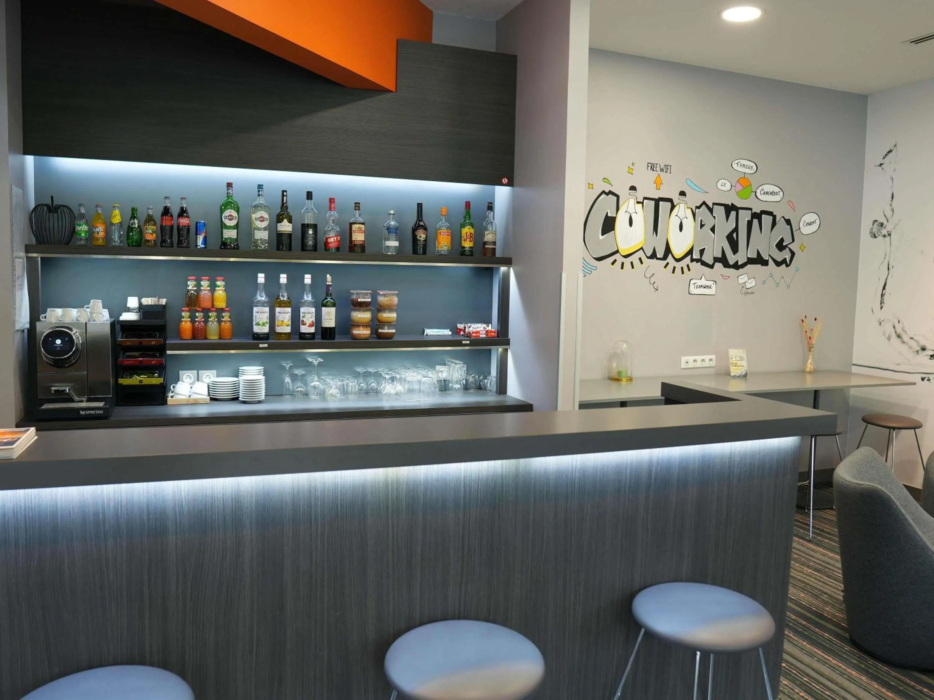 Lounge or bar in ibis Styles Caen centre gare