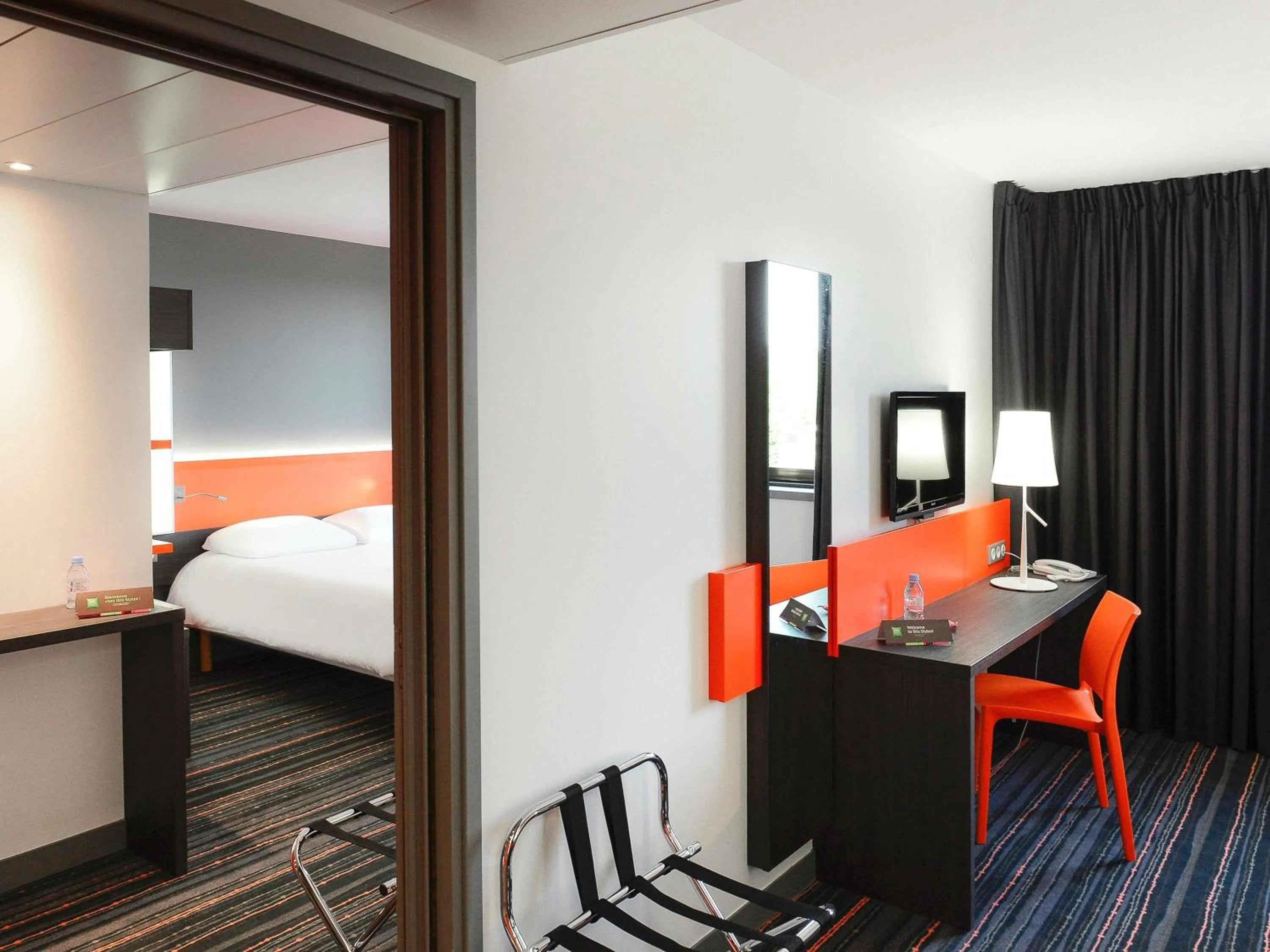 Bedroom, Bed in ibis Styles Caen centre gare