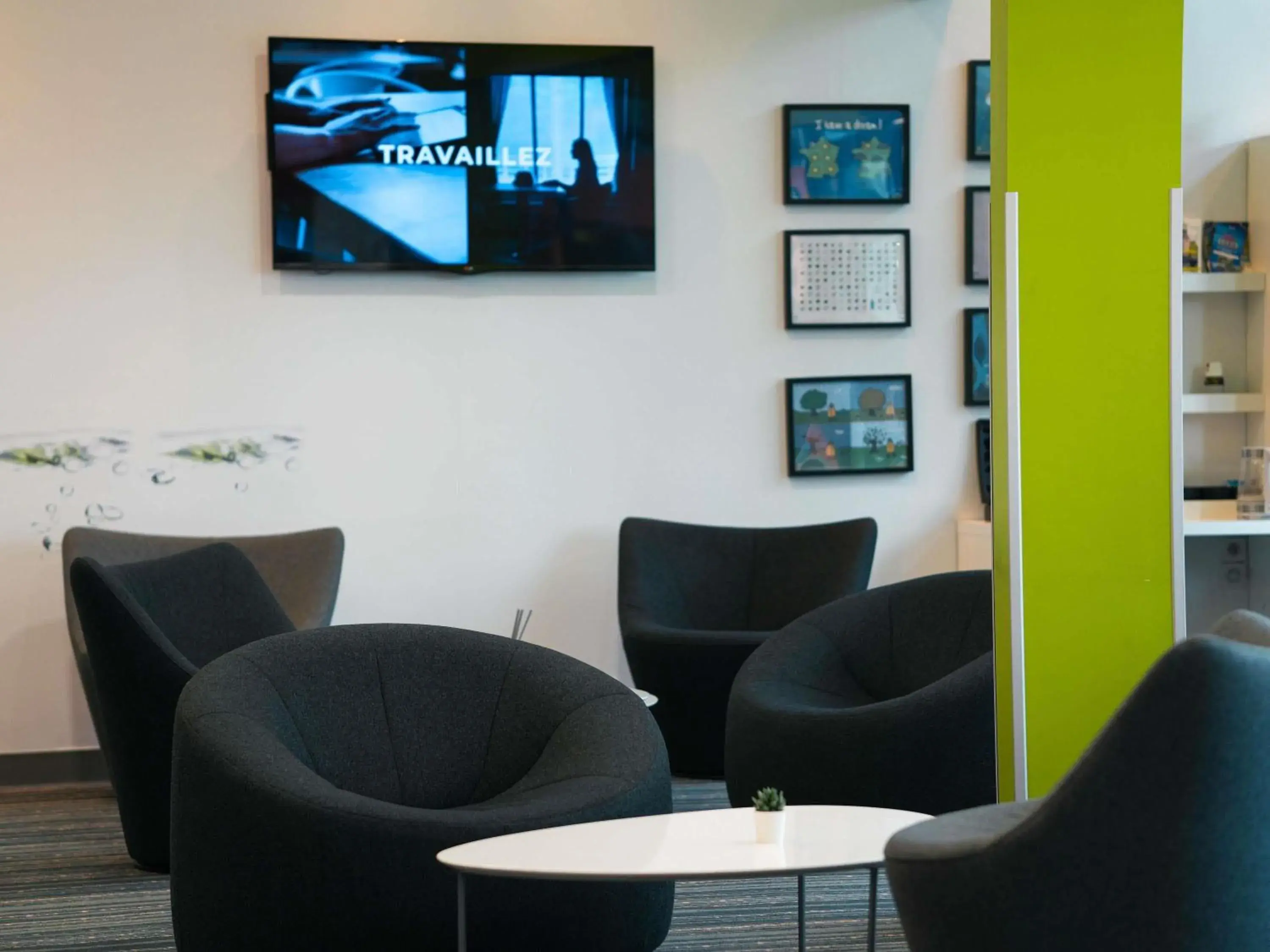 Lounge or bar in ibis Styles Caen centre gare Lounge or bar in ibis Styles Caen centre gare