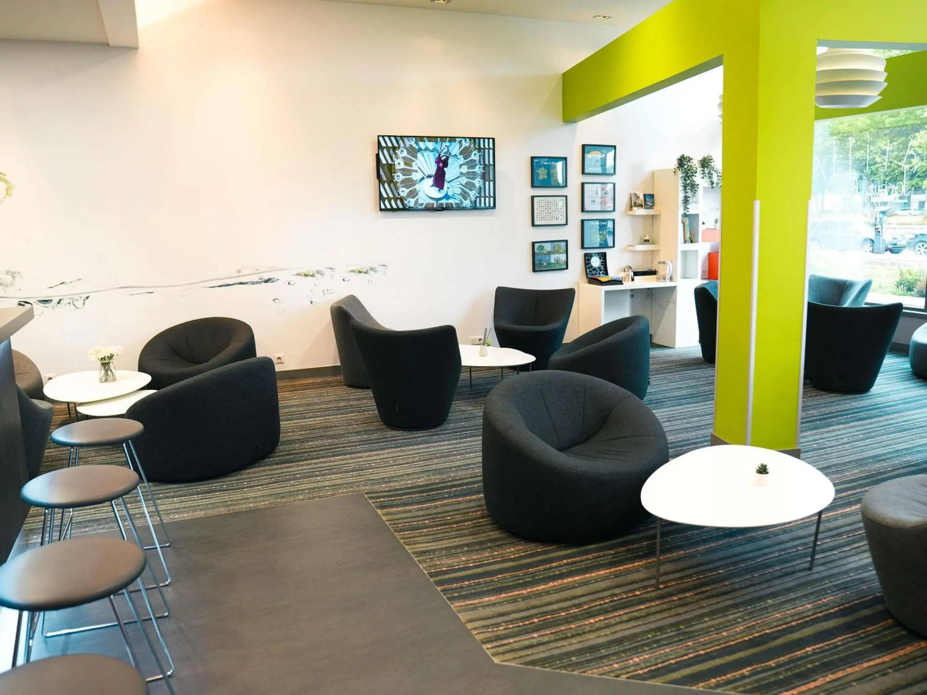 Lounge or bar in ibis Styles Caen centre gare Lounge or bar in ibis Styles Caen centre gare