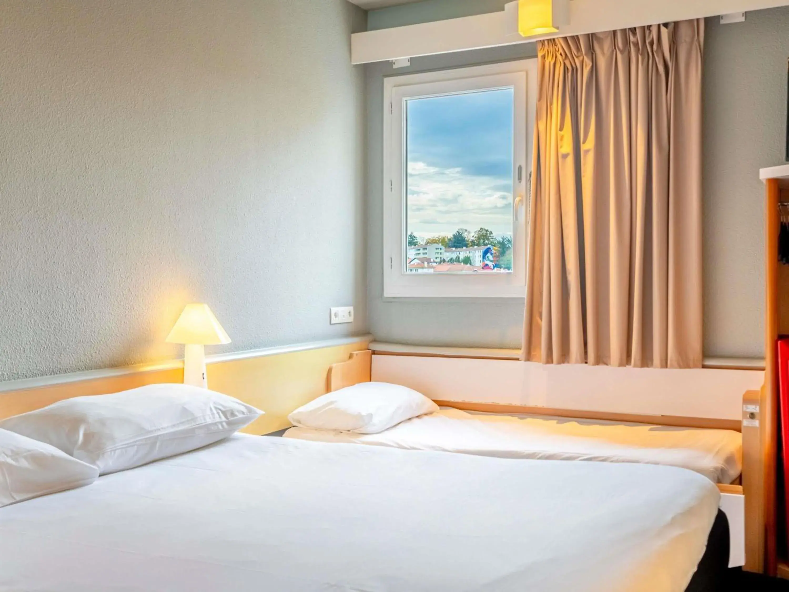 Bedroom, Bed in ibis Bayonne Centre Bedroom, Bed in ibis Bayonne Centre